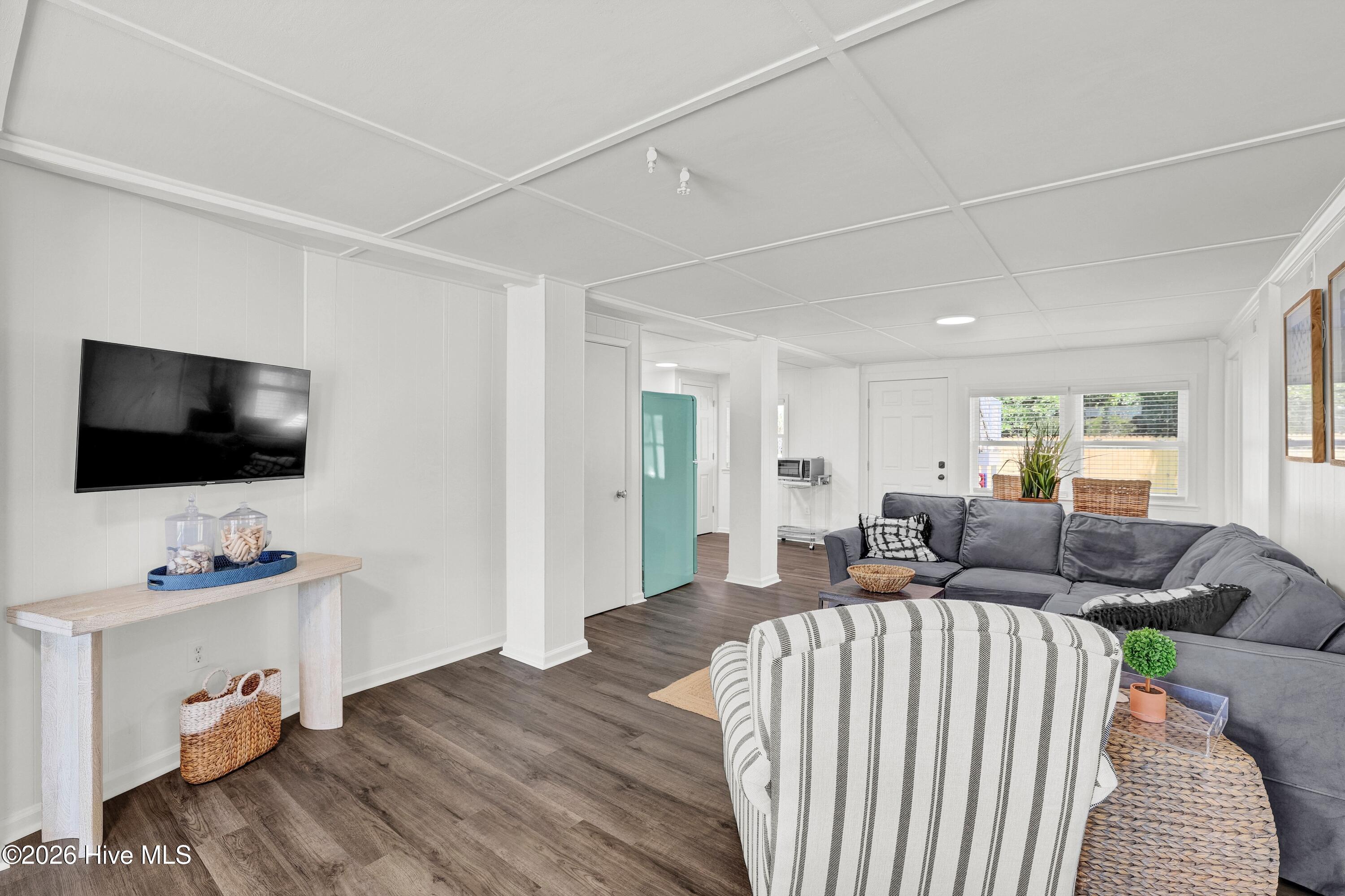 1027 S Shore Drive Property Photo 3