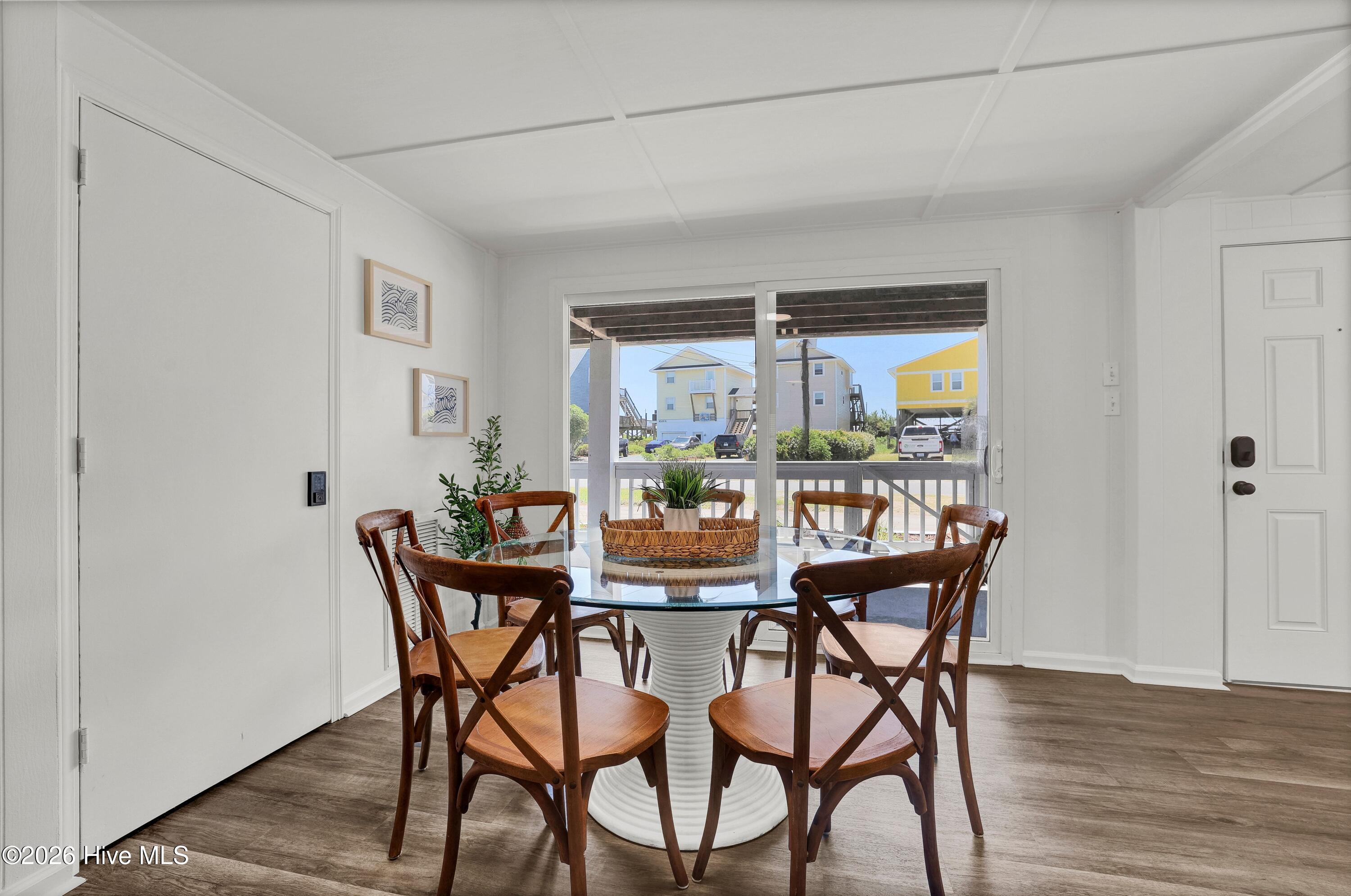 1027 S Shore Drive Property Photo 4