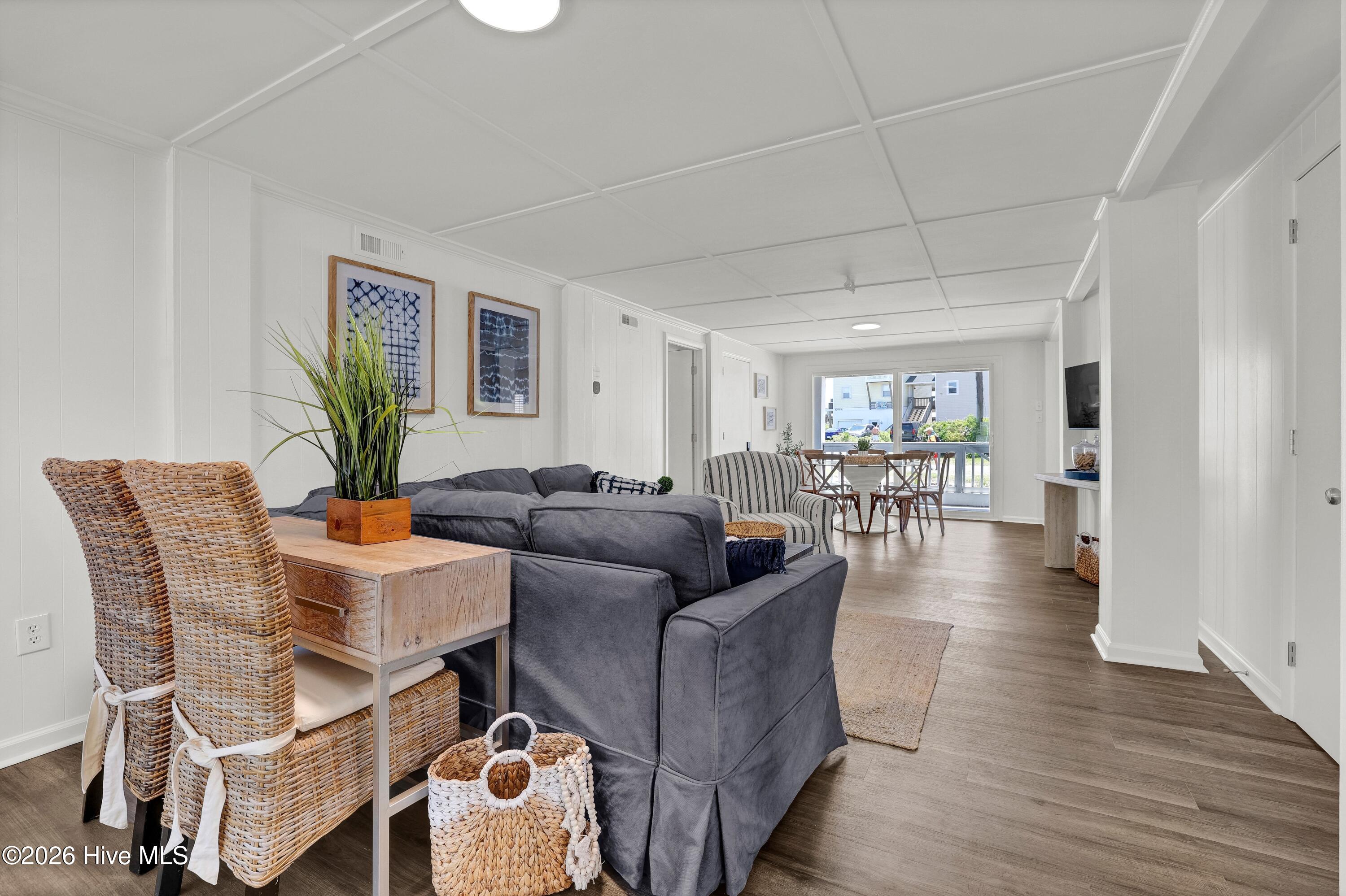 1027 S Shore Drive Property Photo 6