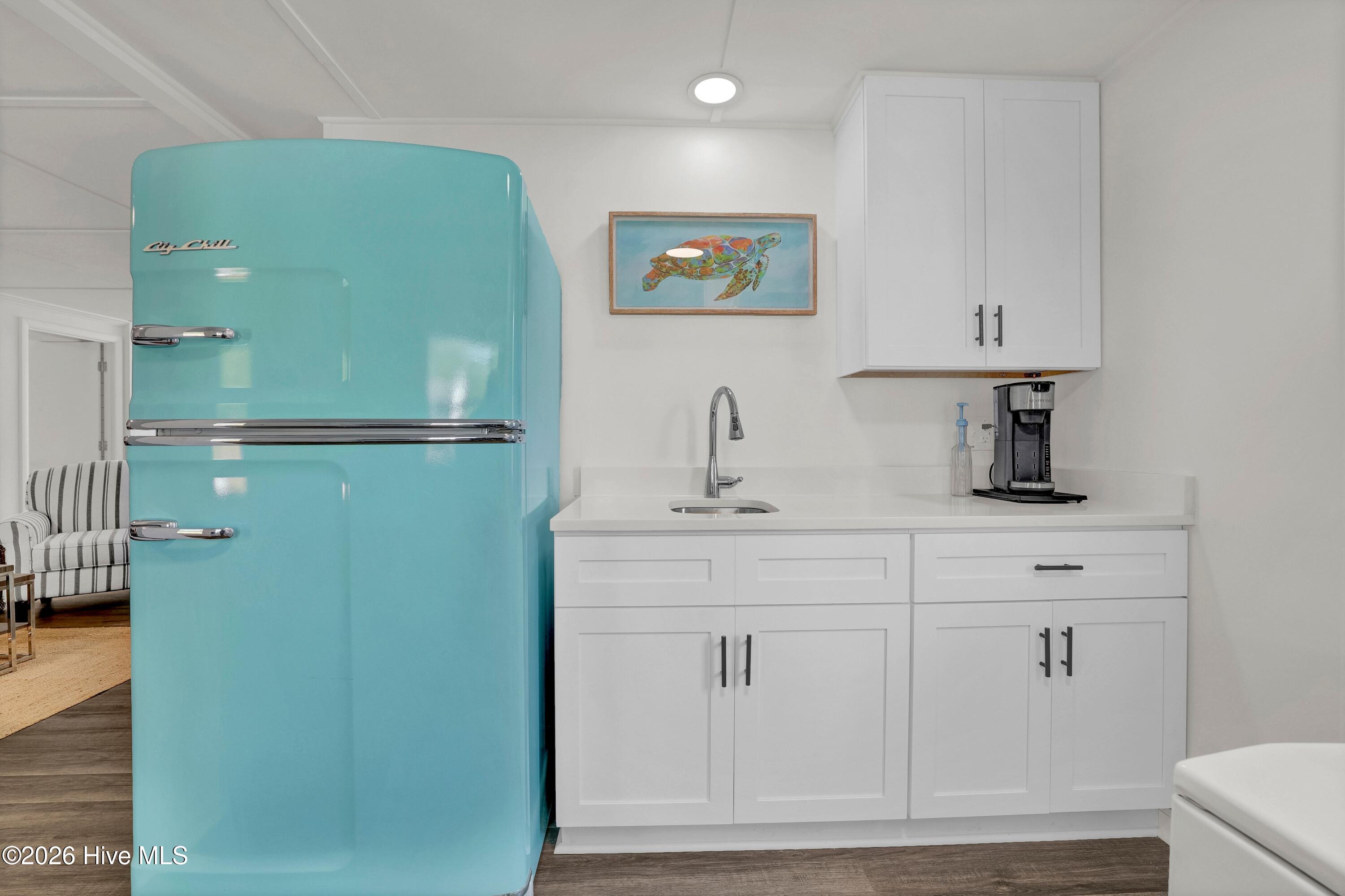 1027 S Shore Drive Property Photo 8