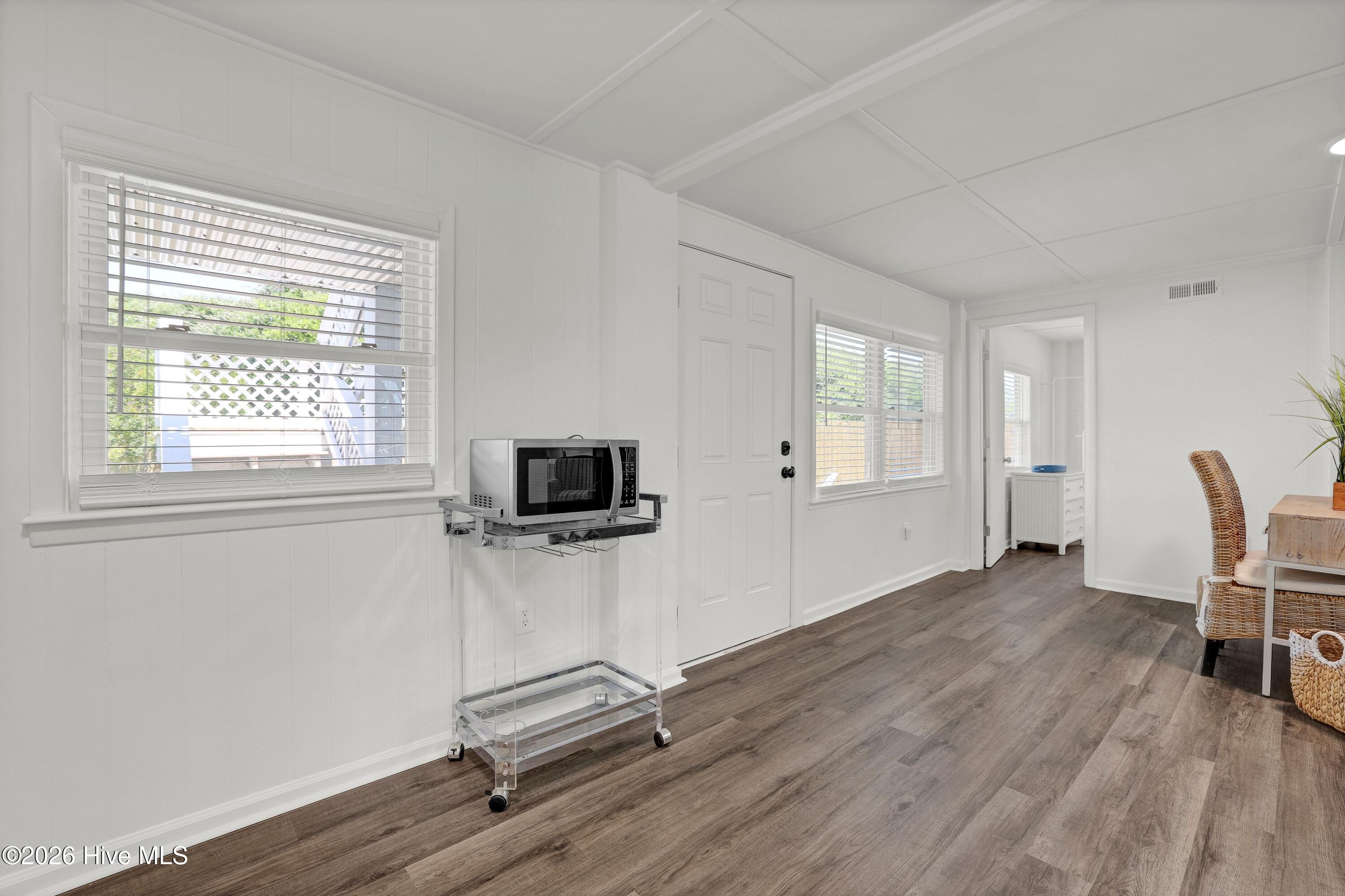1027 S Shore Drive Property Photo 9