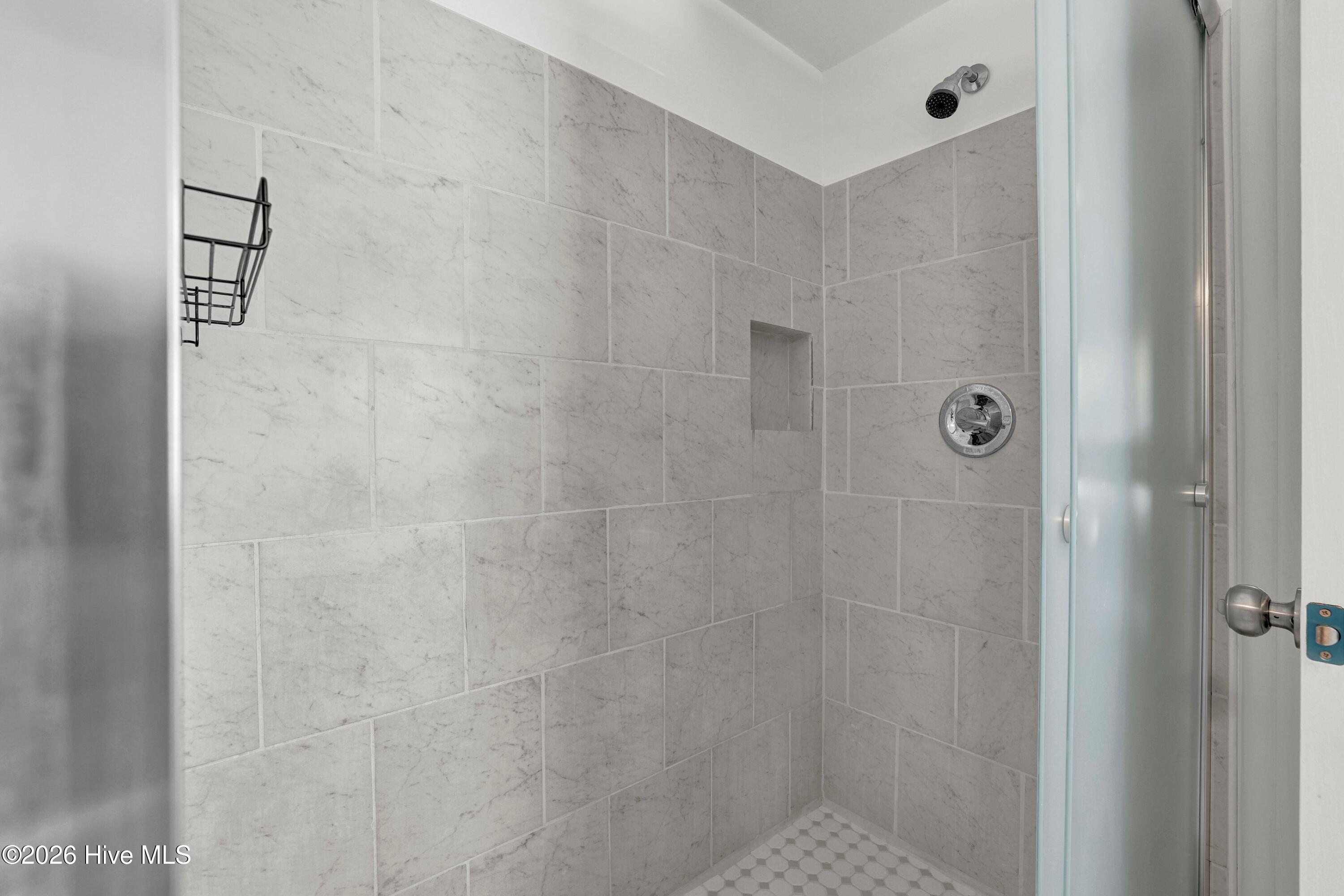 1027 S Shore Drive Property Photo 13