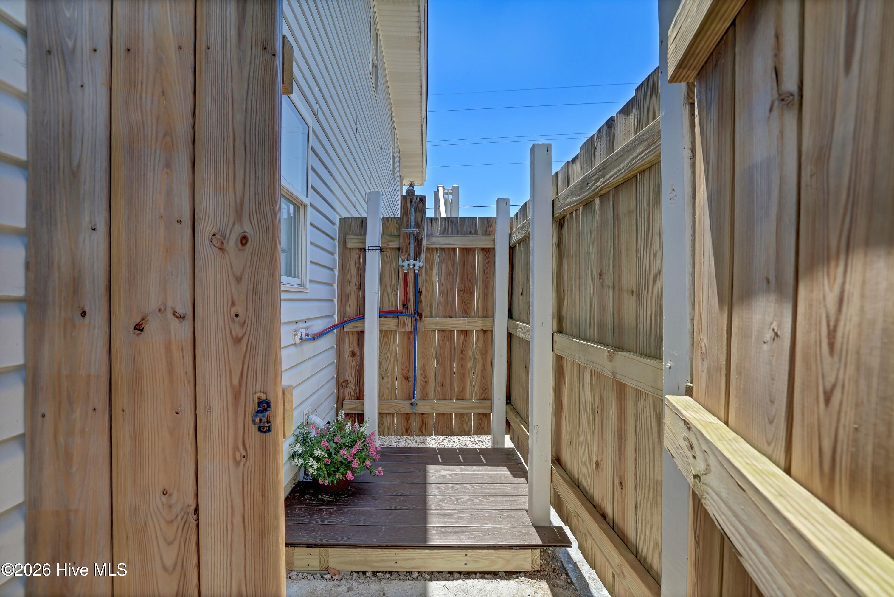 1027 S Shore Drive Property Photo 16