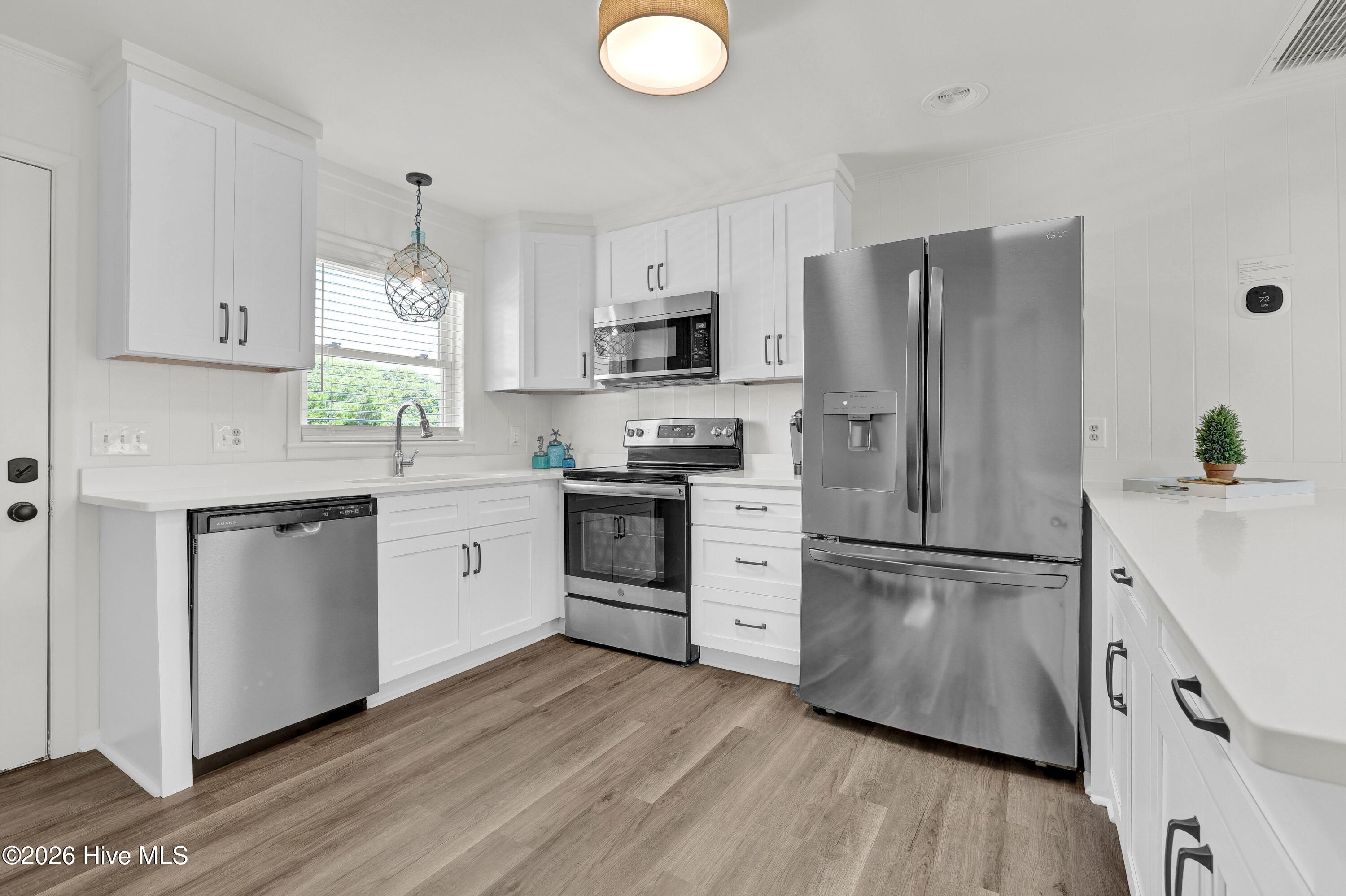 1027 S Shore Drive Property Photo 24