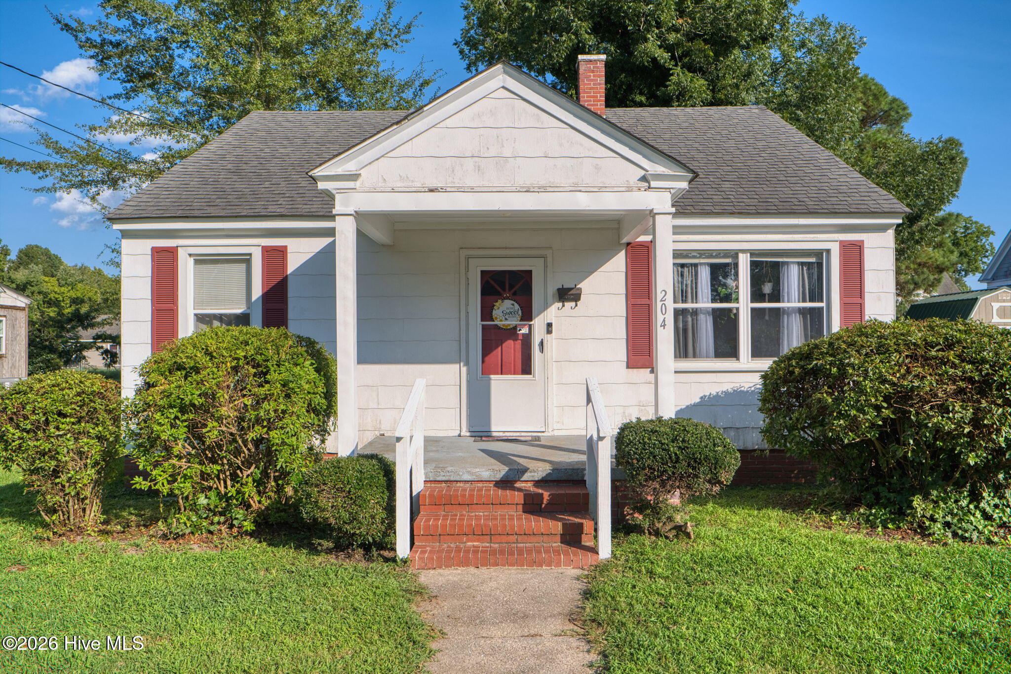 204 Saunders Street Property Photo 1