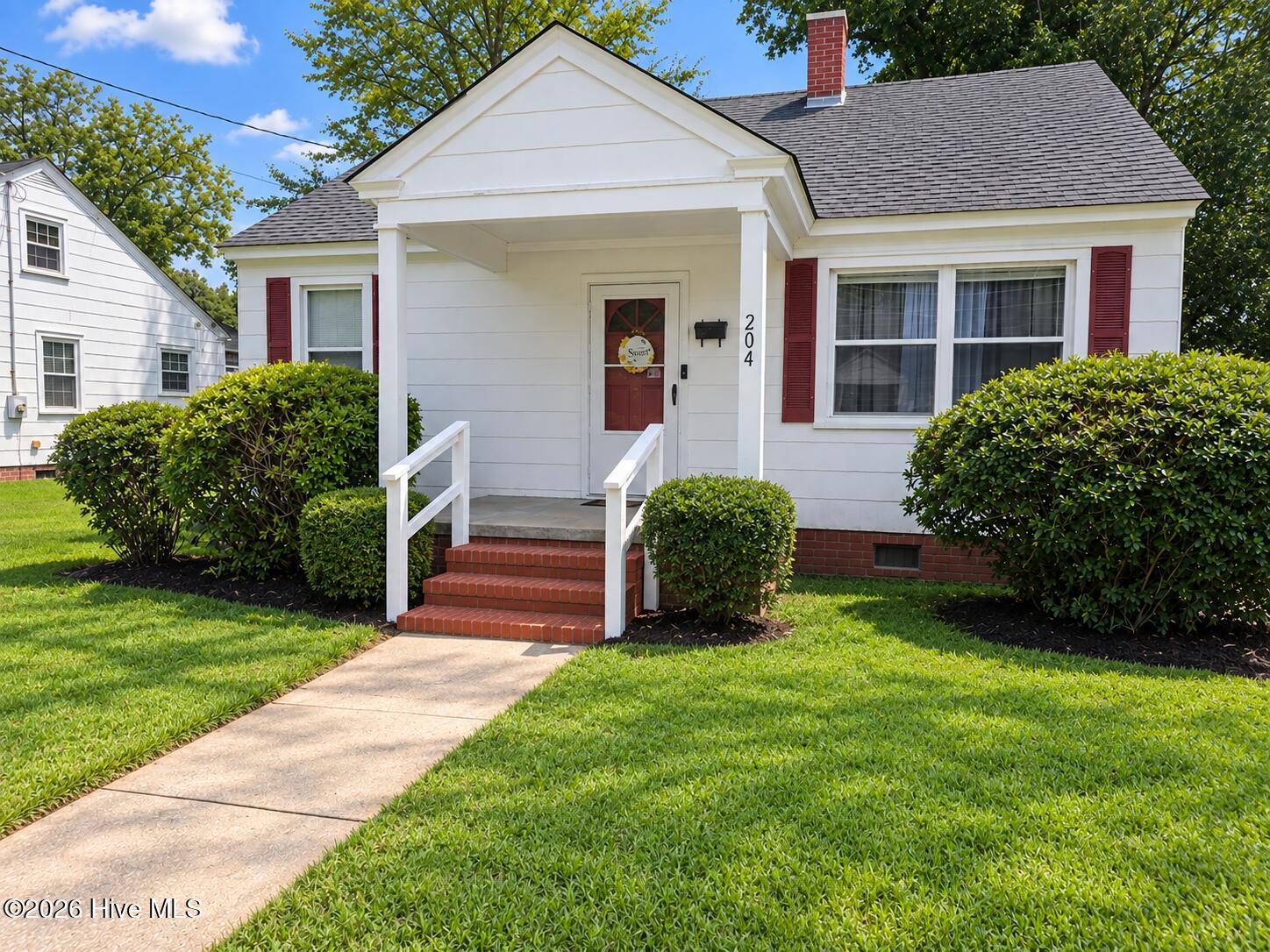 204 Saunders Street Property Photo 1