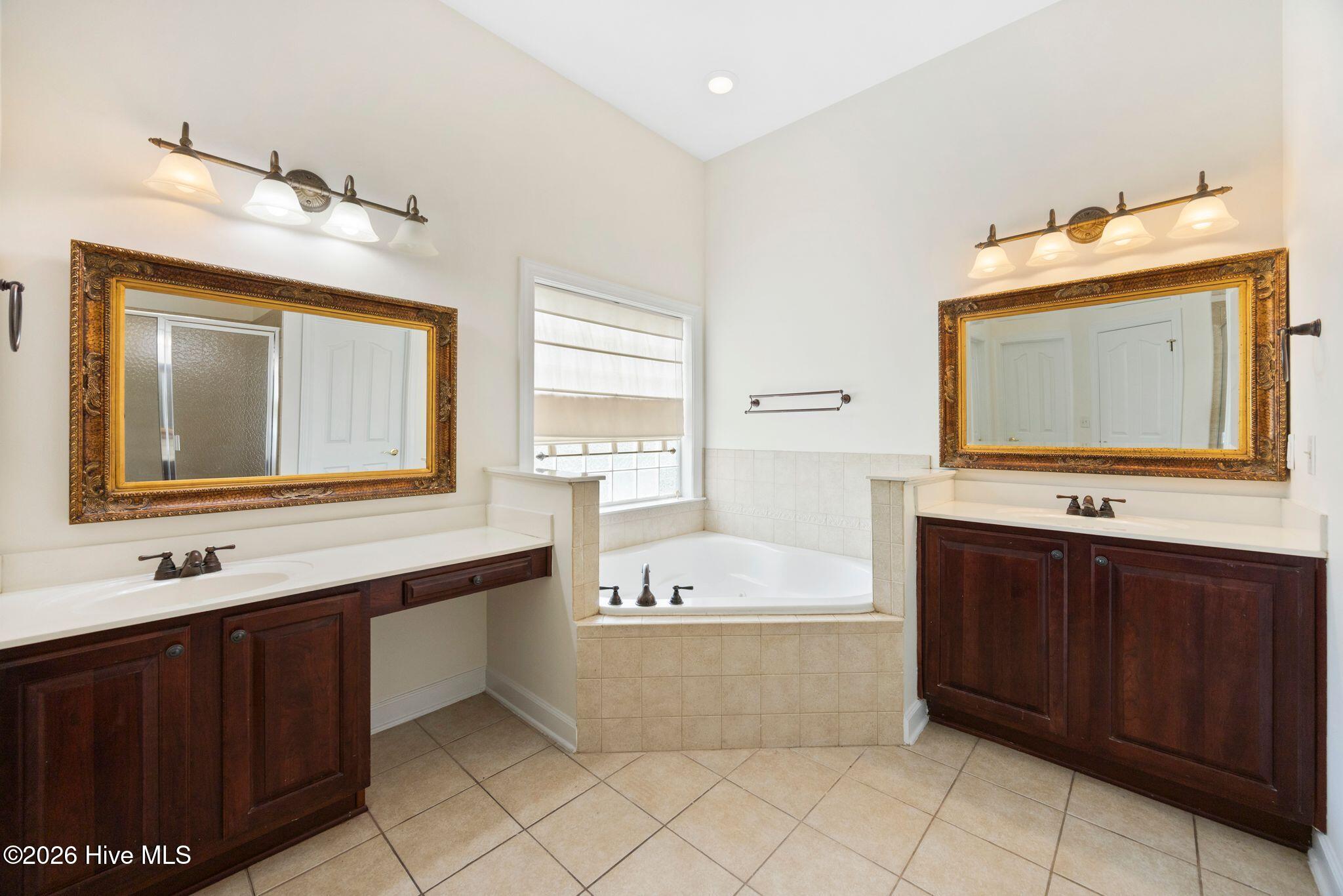 696 Donmovin Court Nw Property Photo 23