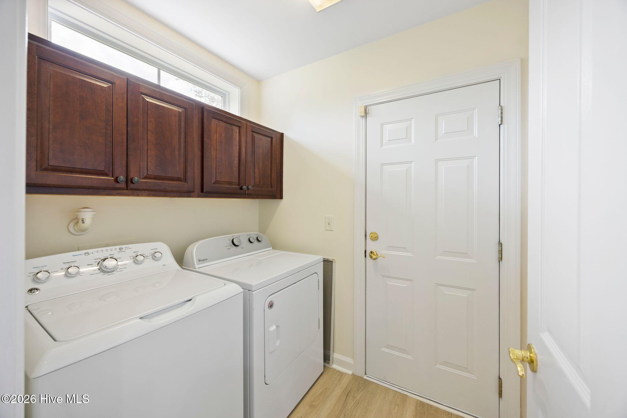 696 Donmovin Court Nw Property Photo 34