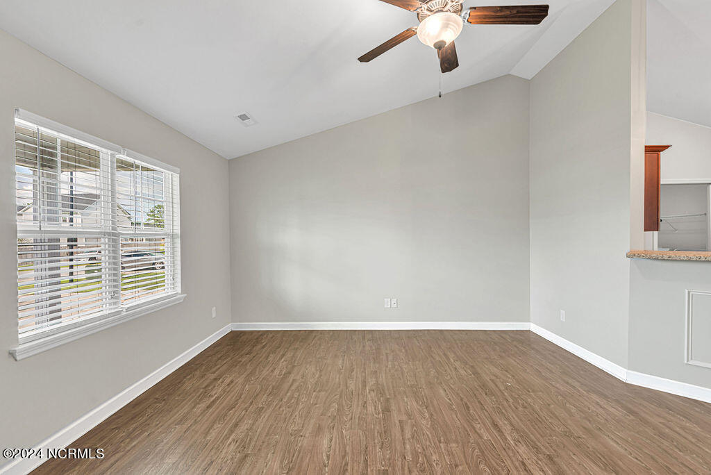 258 Breakwater Drive Property Photo 4