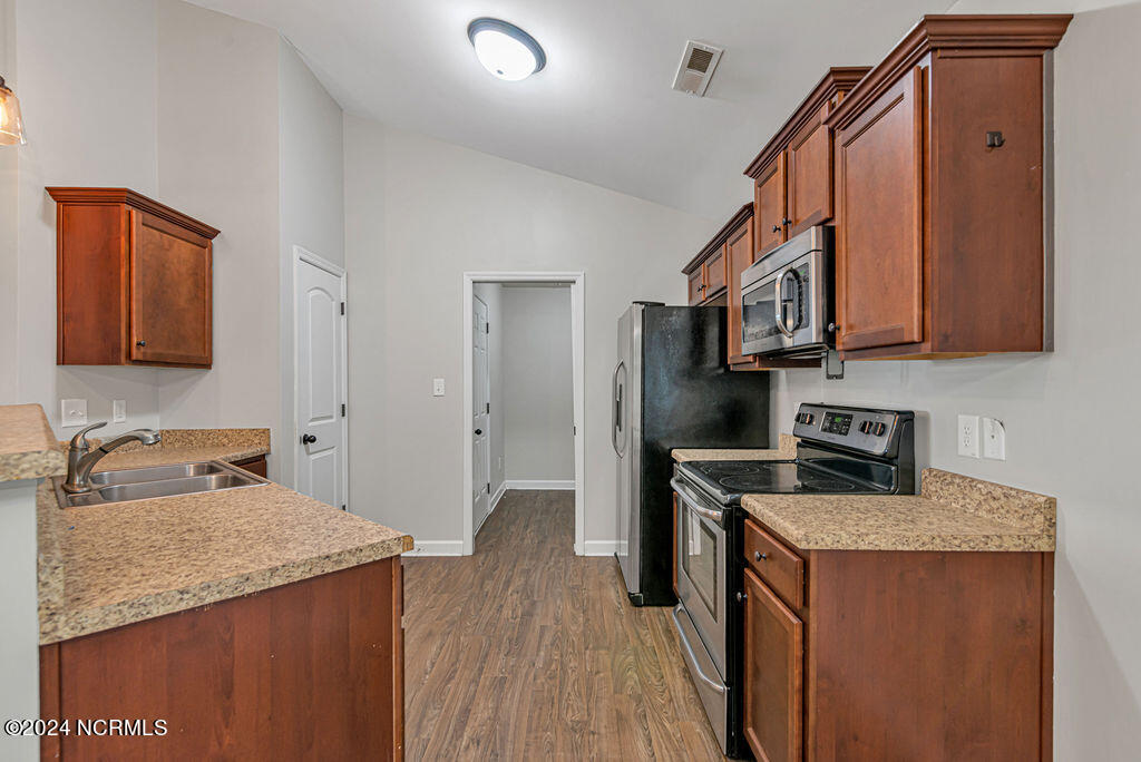 258 Breakwater Drive Property Photo 8