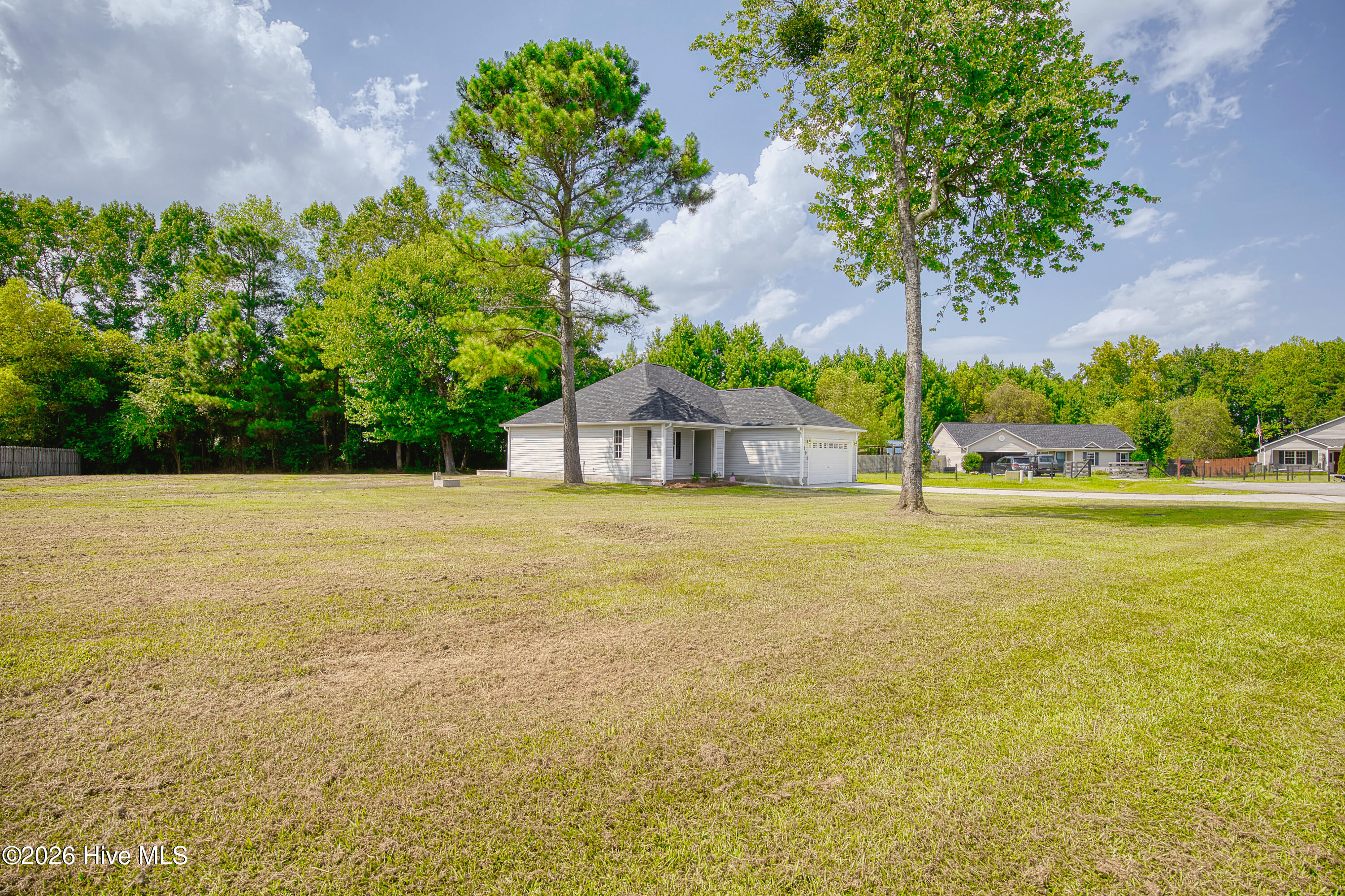 303 Big Tree Lane Property Photo 4