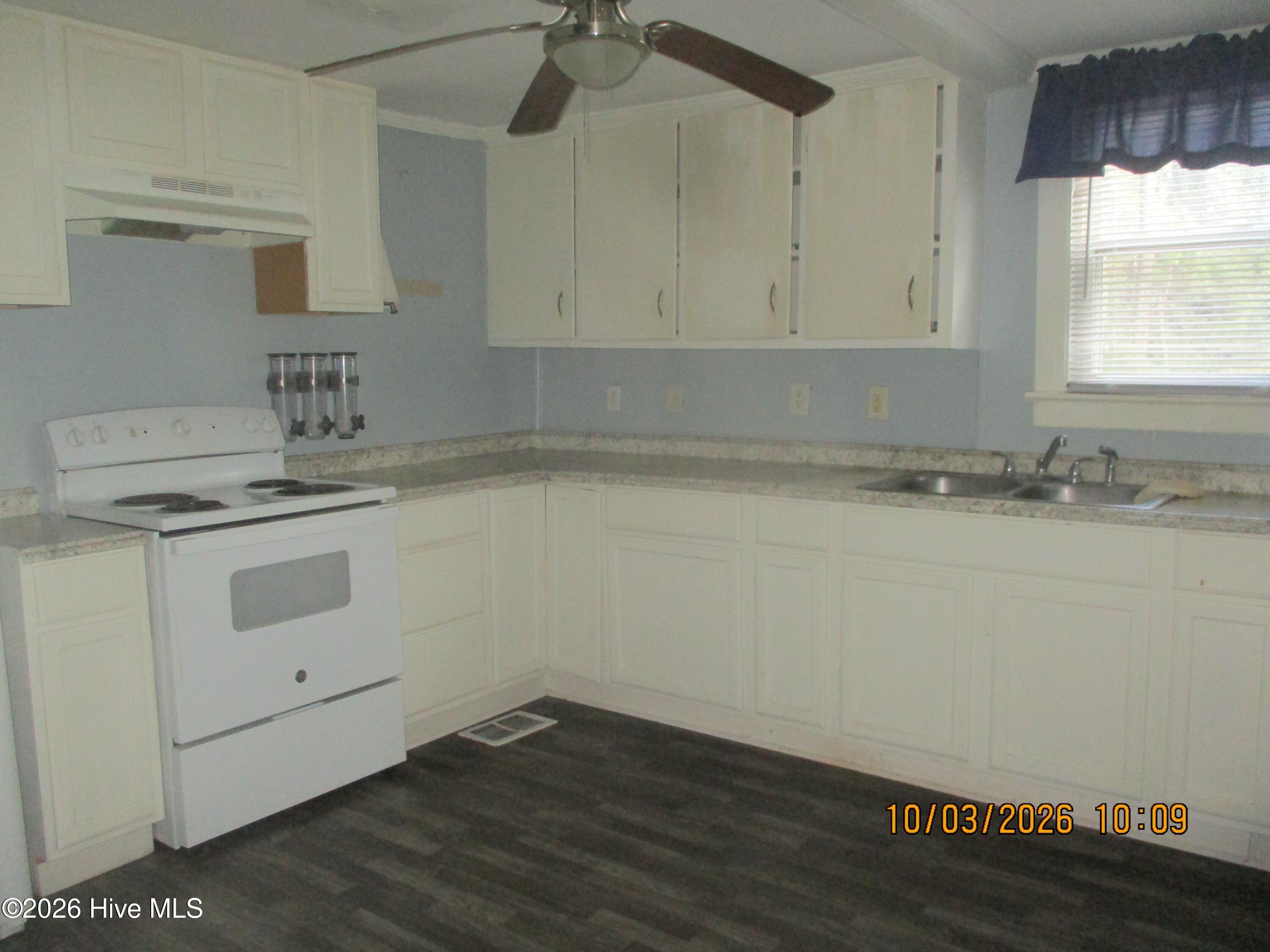 516 Winstead Street N Property Photo 5