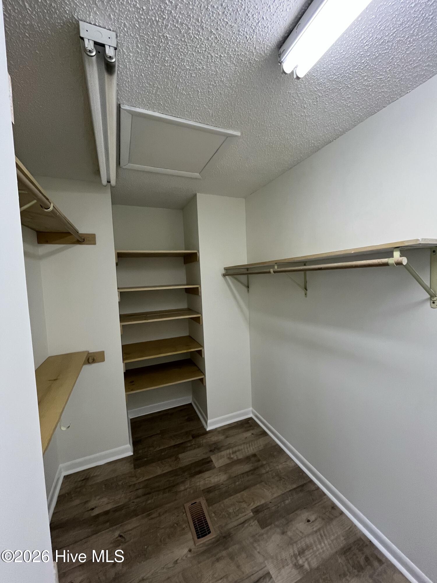 100 Longview Court Property Photo 14