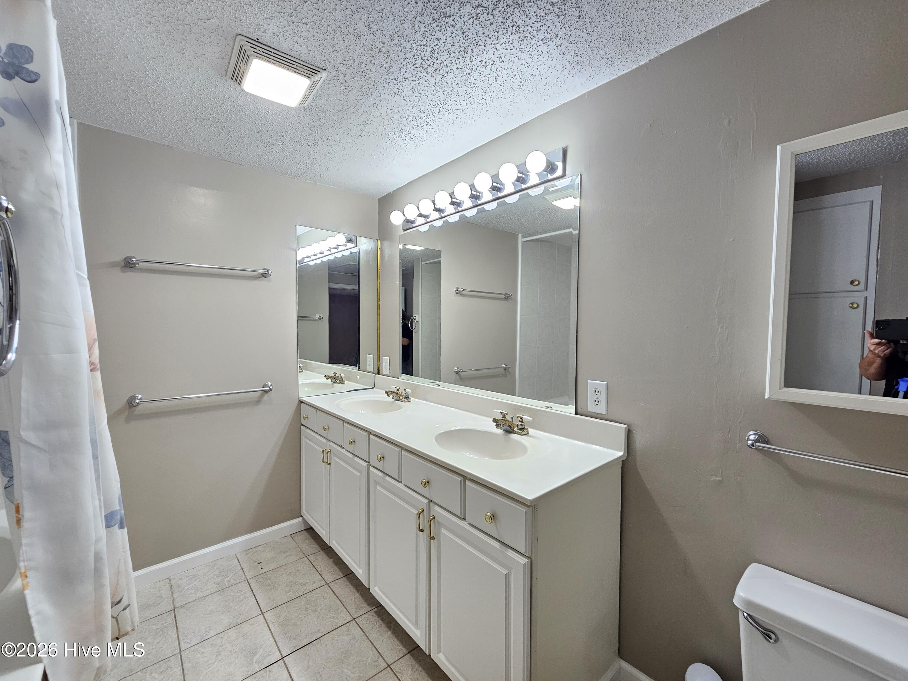 202 Castlebury Lane Property Photo 43