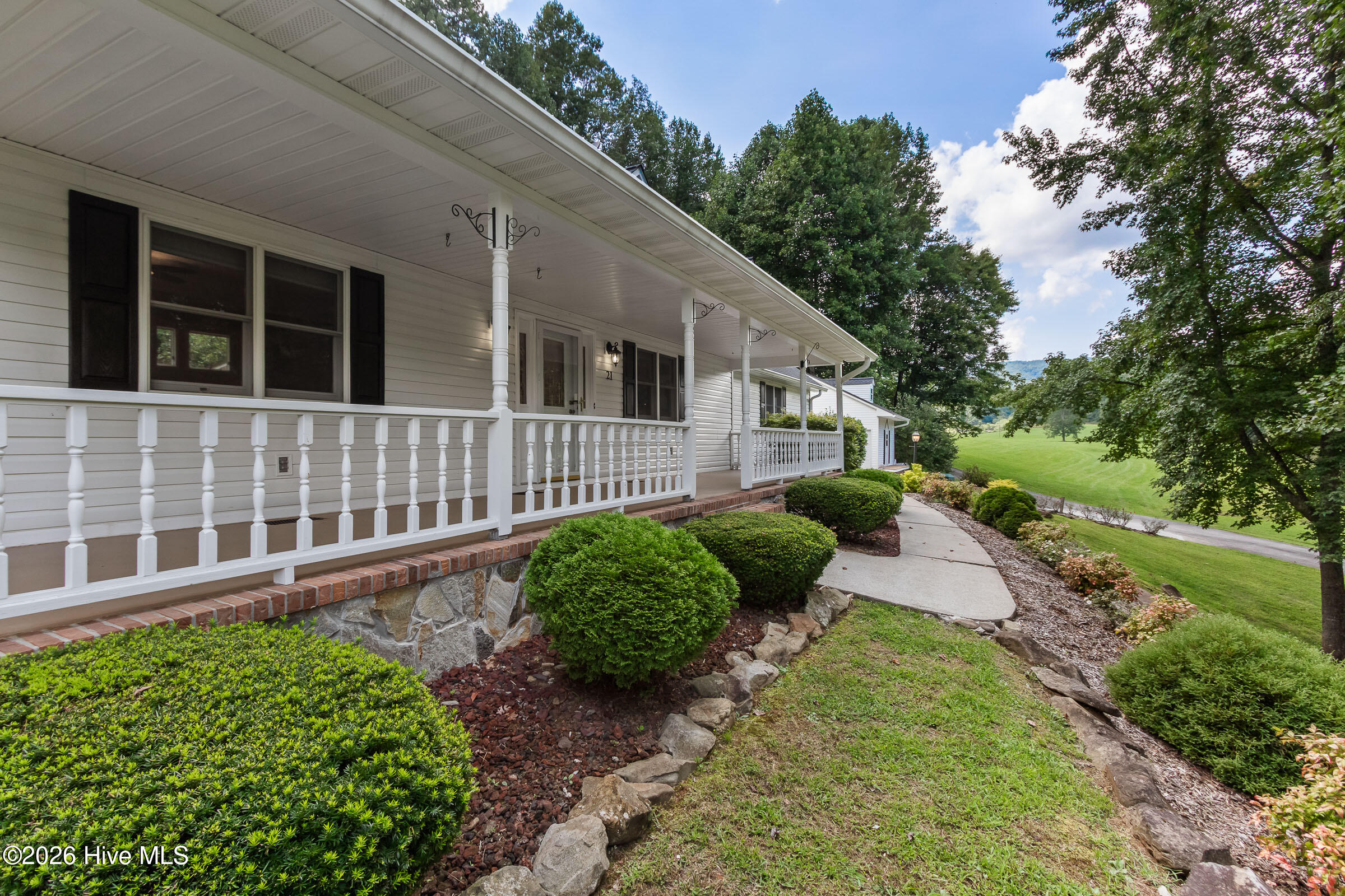 21 Grand Ridge Property Photo 5