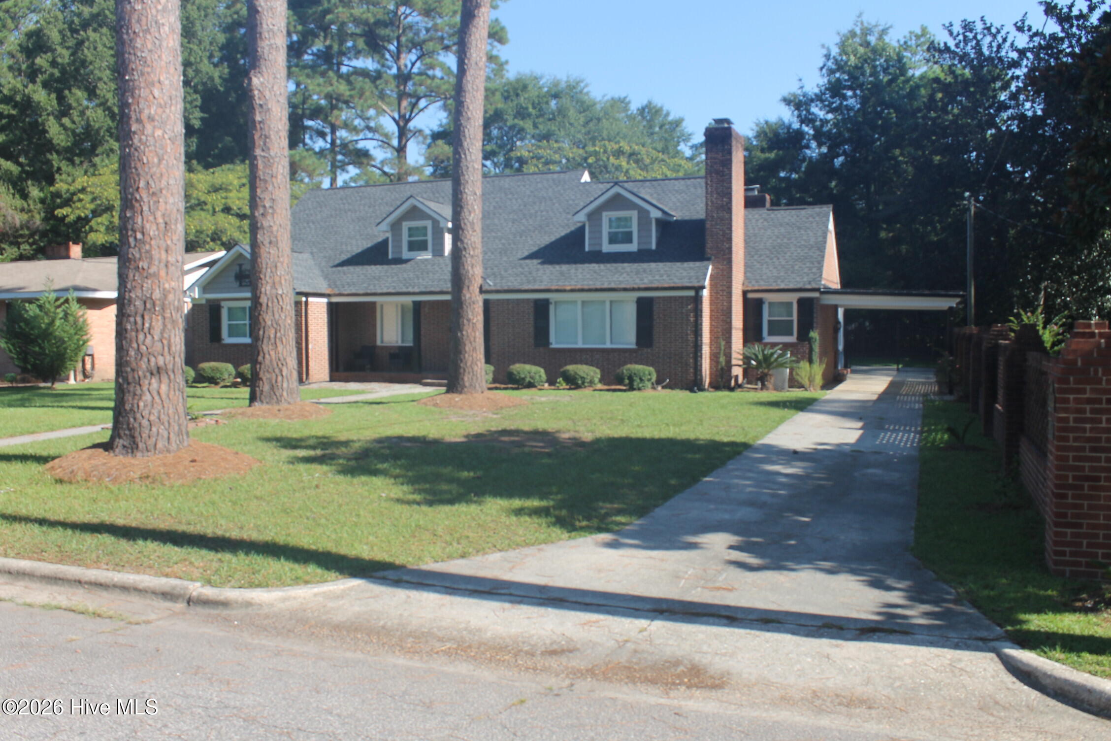 227 E College Street Property Photo 4