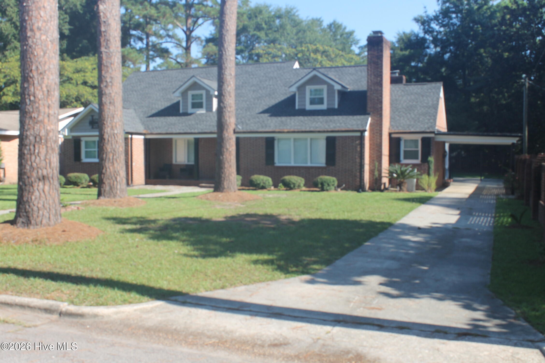 227 E College Street Property Photo 5