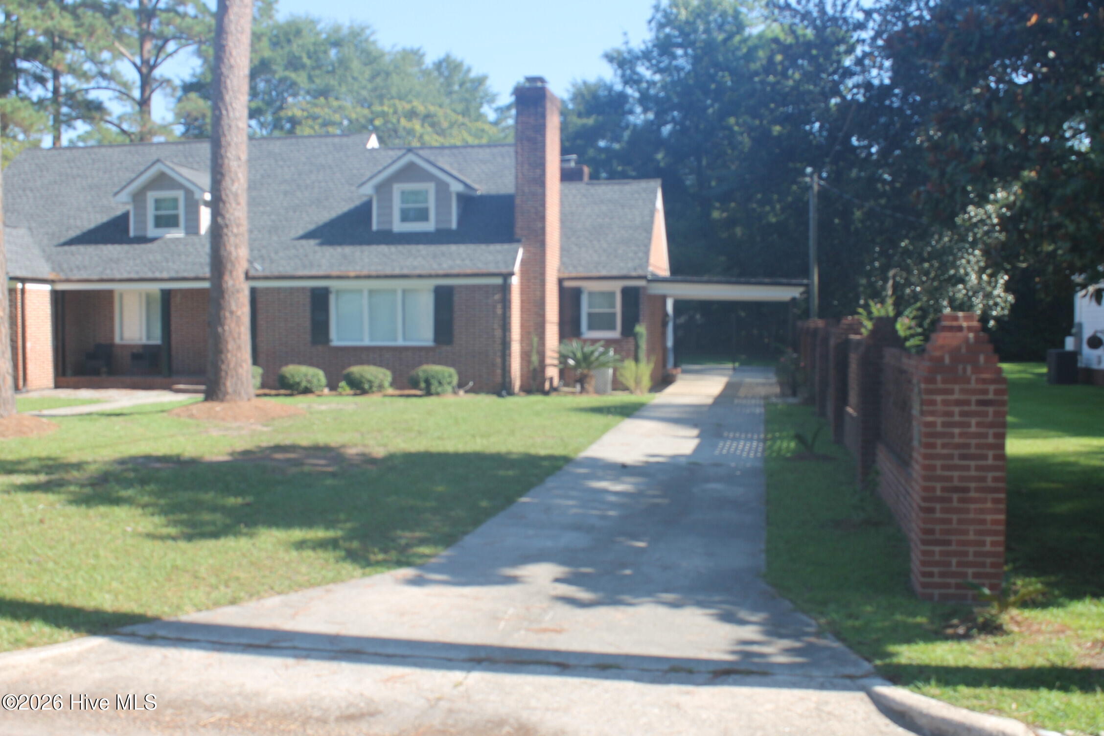 227 E College Street Property Photo 6