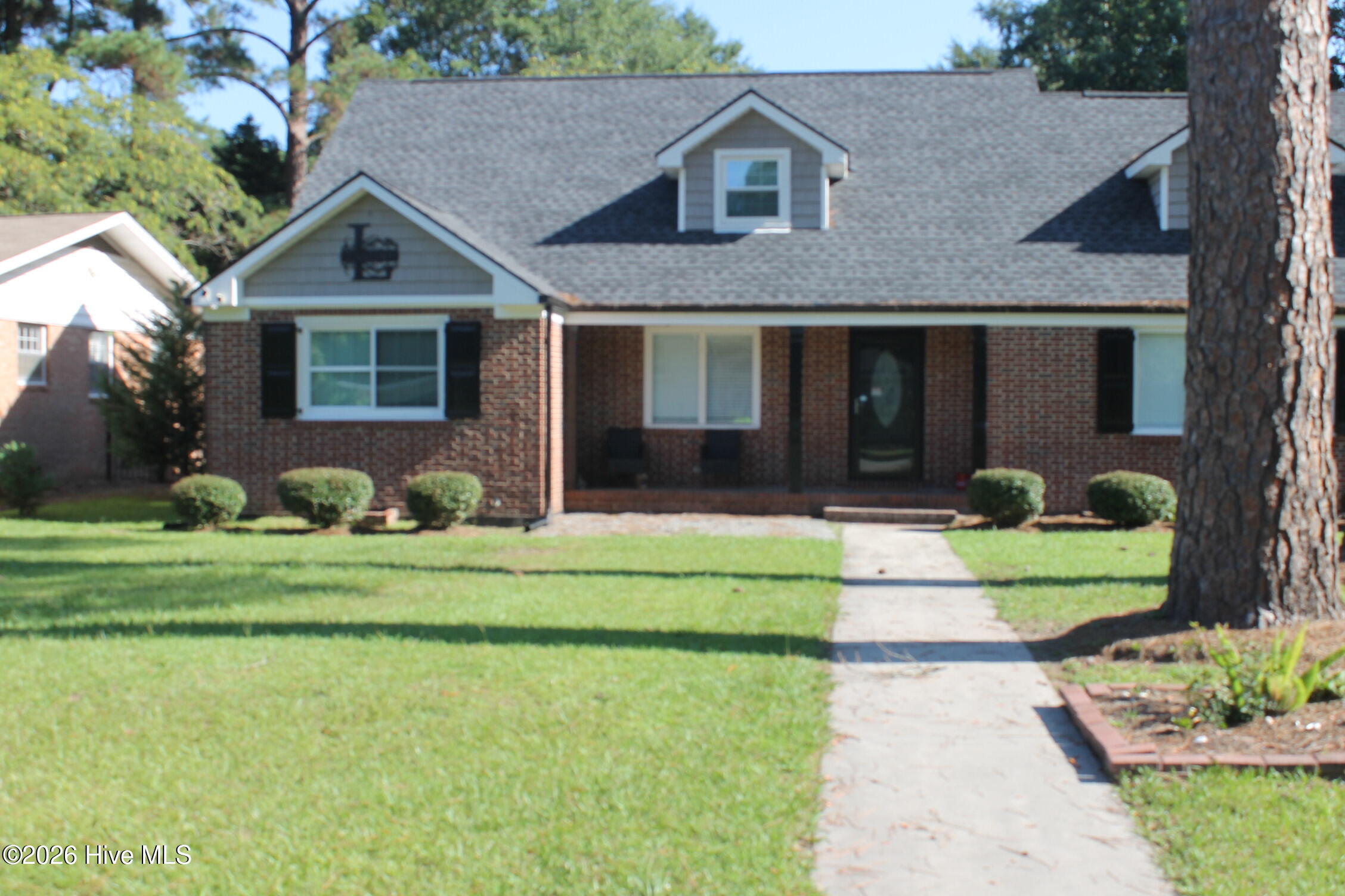 227 E College Street Property Photo 7
