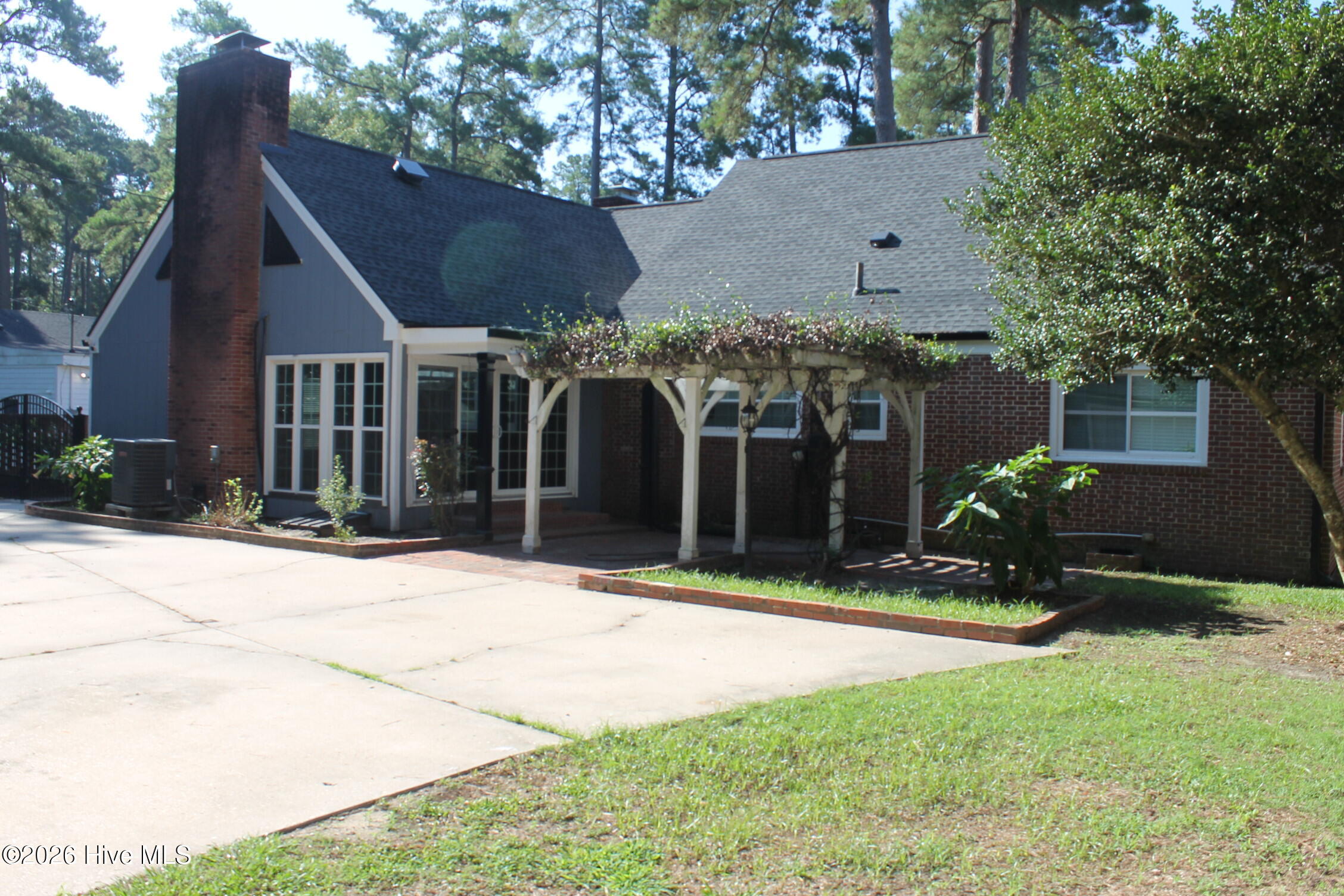 227 E College Street Property Photo 12