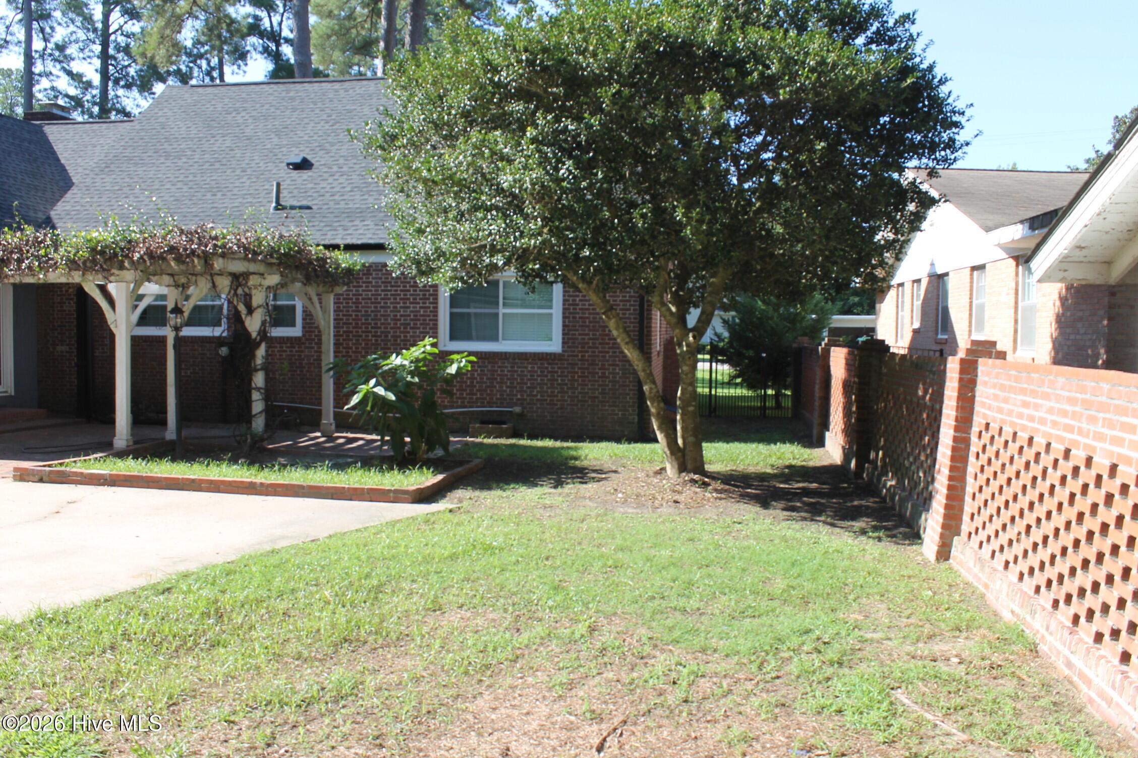 227 E College Street Property Photo 13