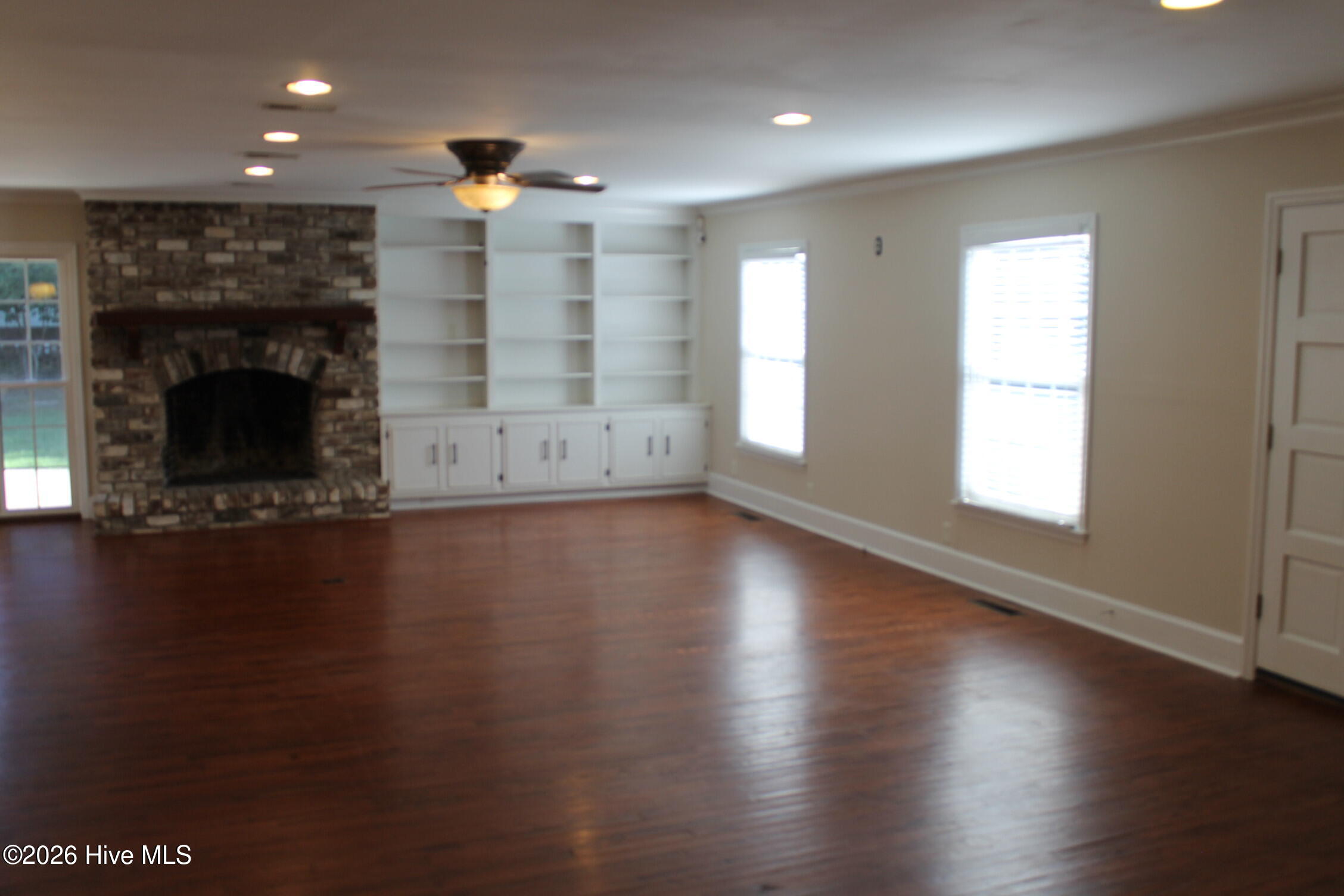 227 E College Street Property Photo 28
