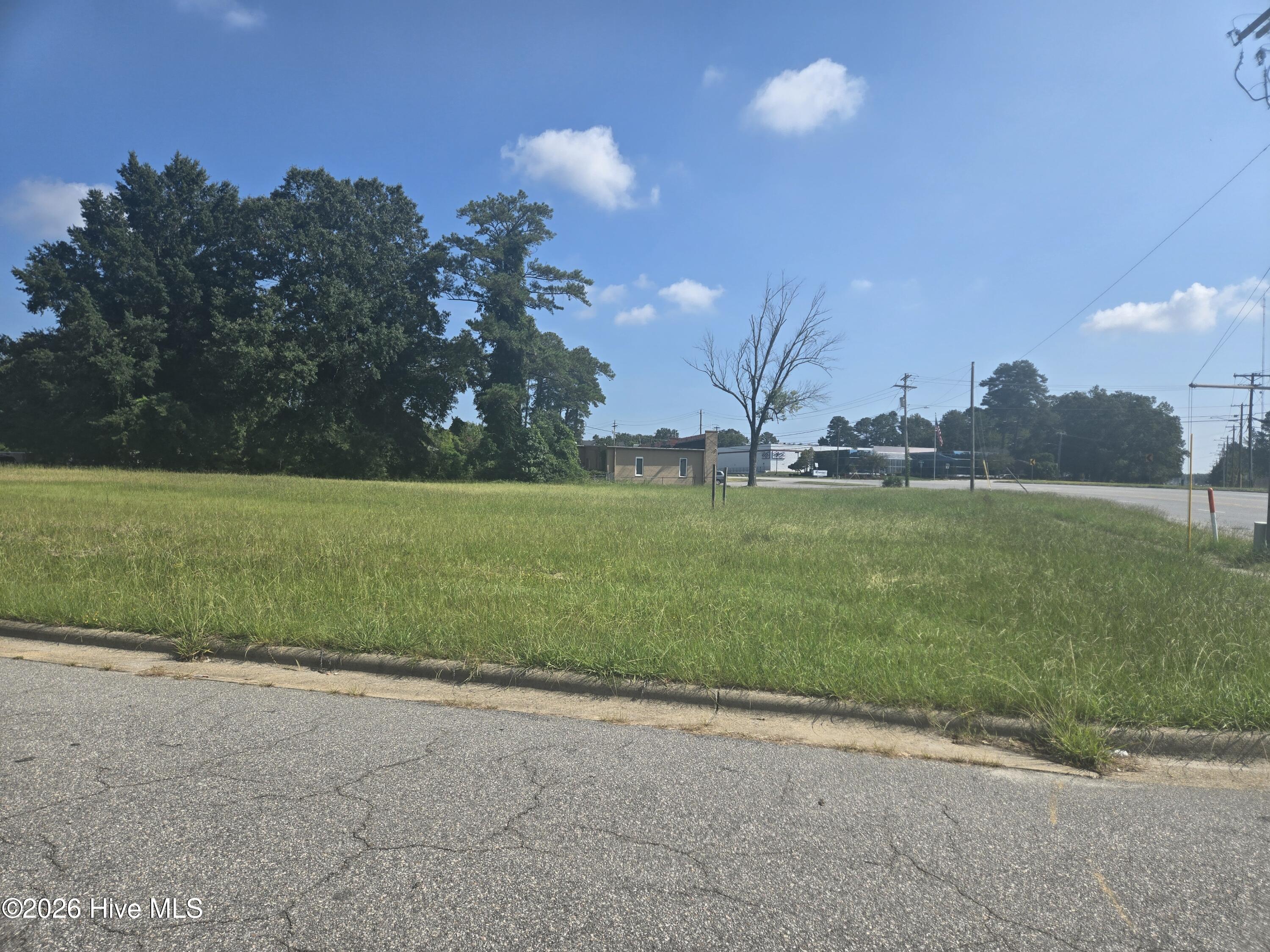 945 Benvenue Road Property Photo 4