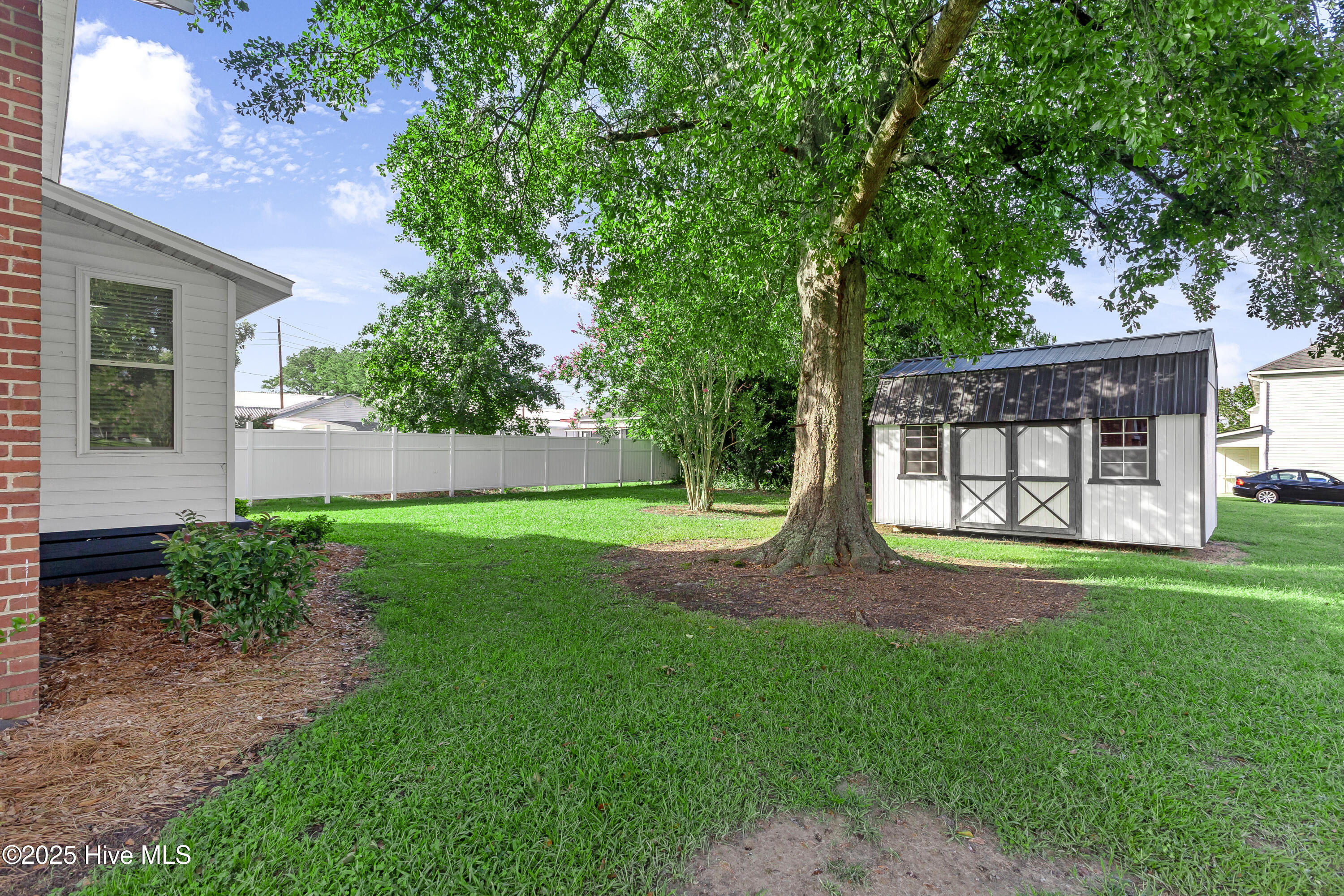 3902 W Wilson Street Property Photo 23