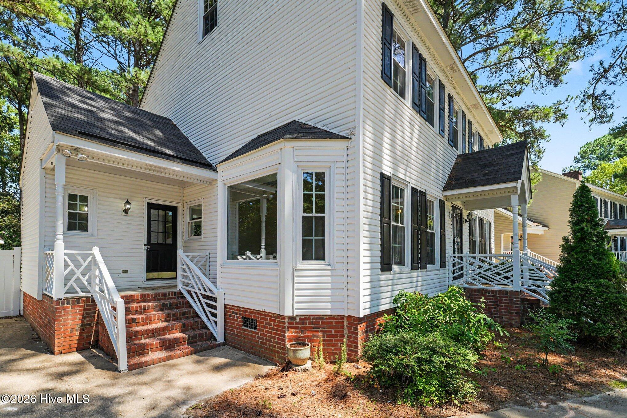 2112 Burnside Drive Nw Property Photo 1