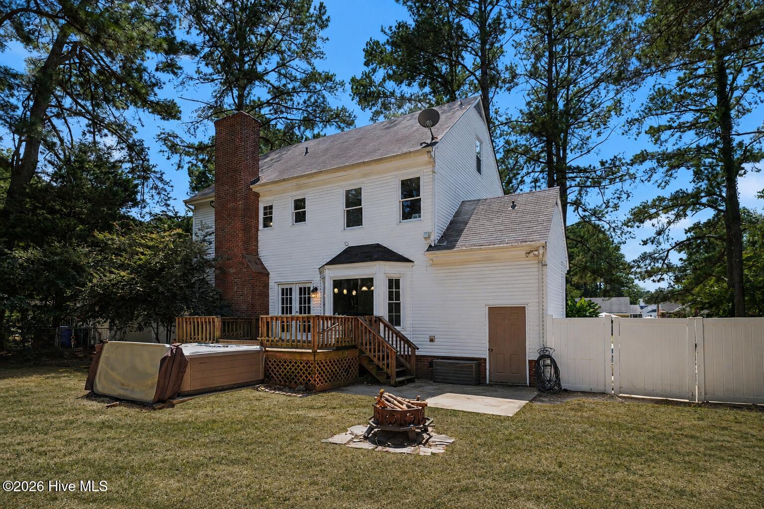 2112 Burnside Drive Nw Property Photo 3