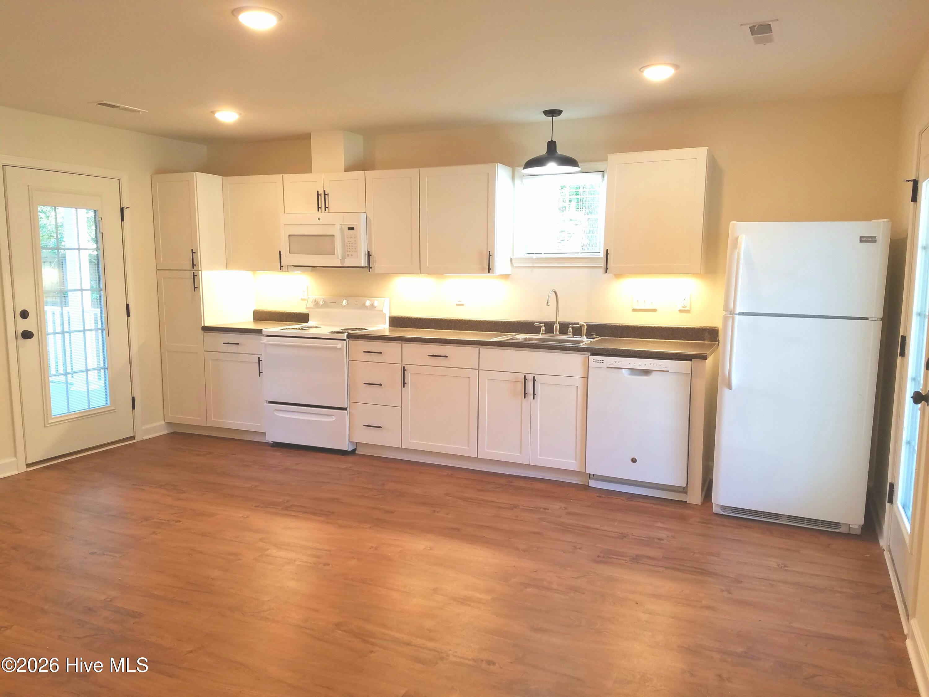 5006 Pine Needle Drive A Property Photo 4