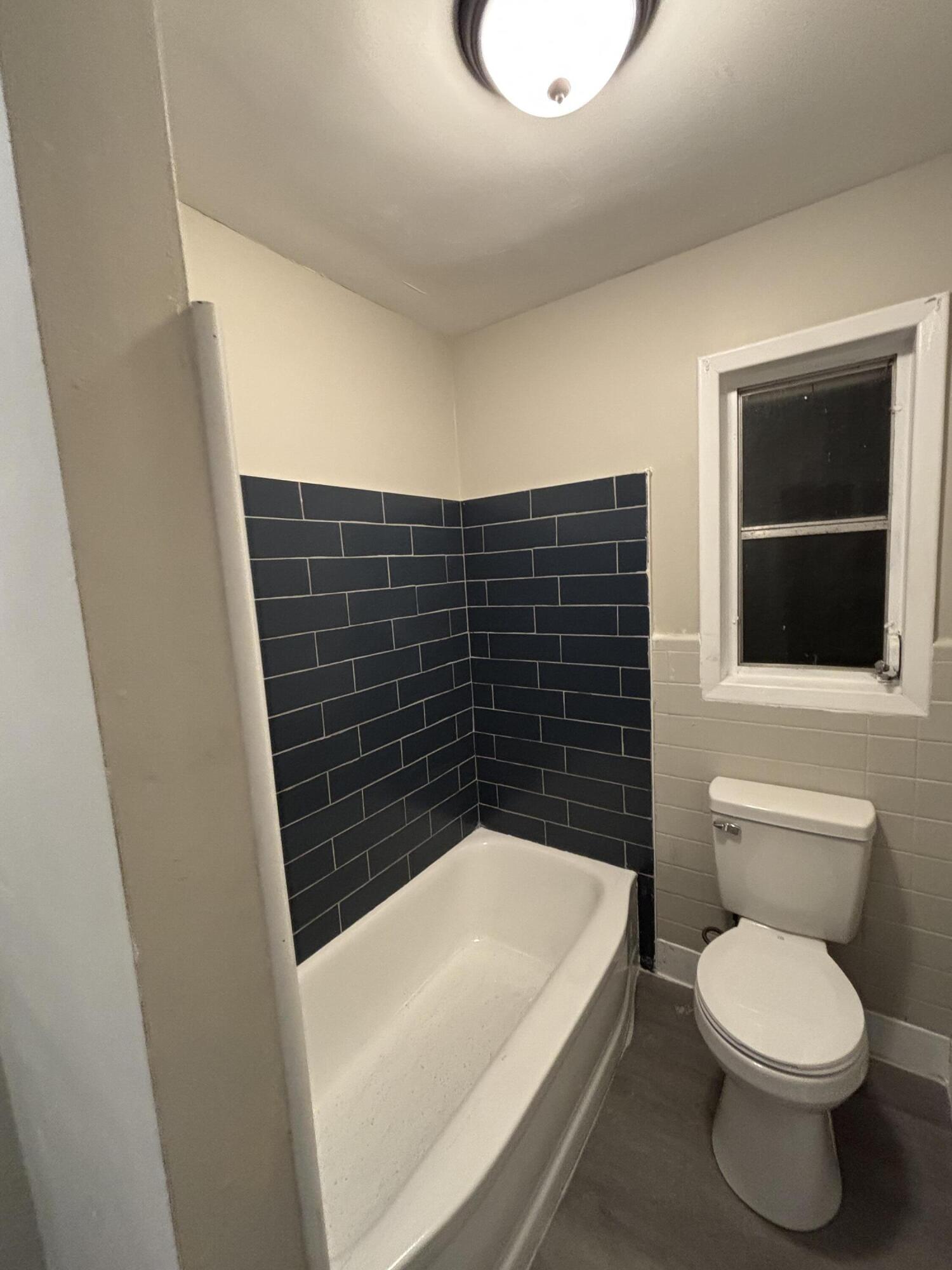 2458 Leslie Circle Property Photo 3