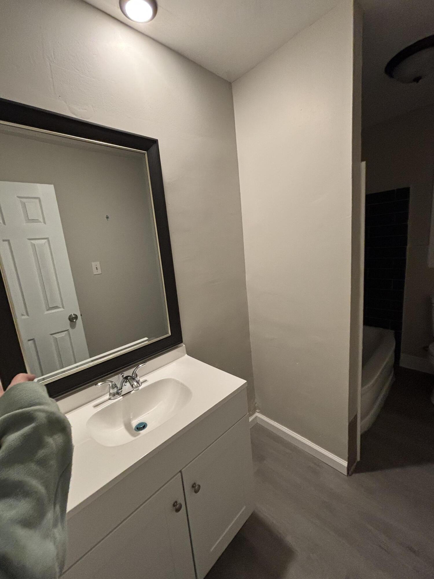 2458 Leslie Circle Property Photo 4