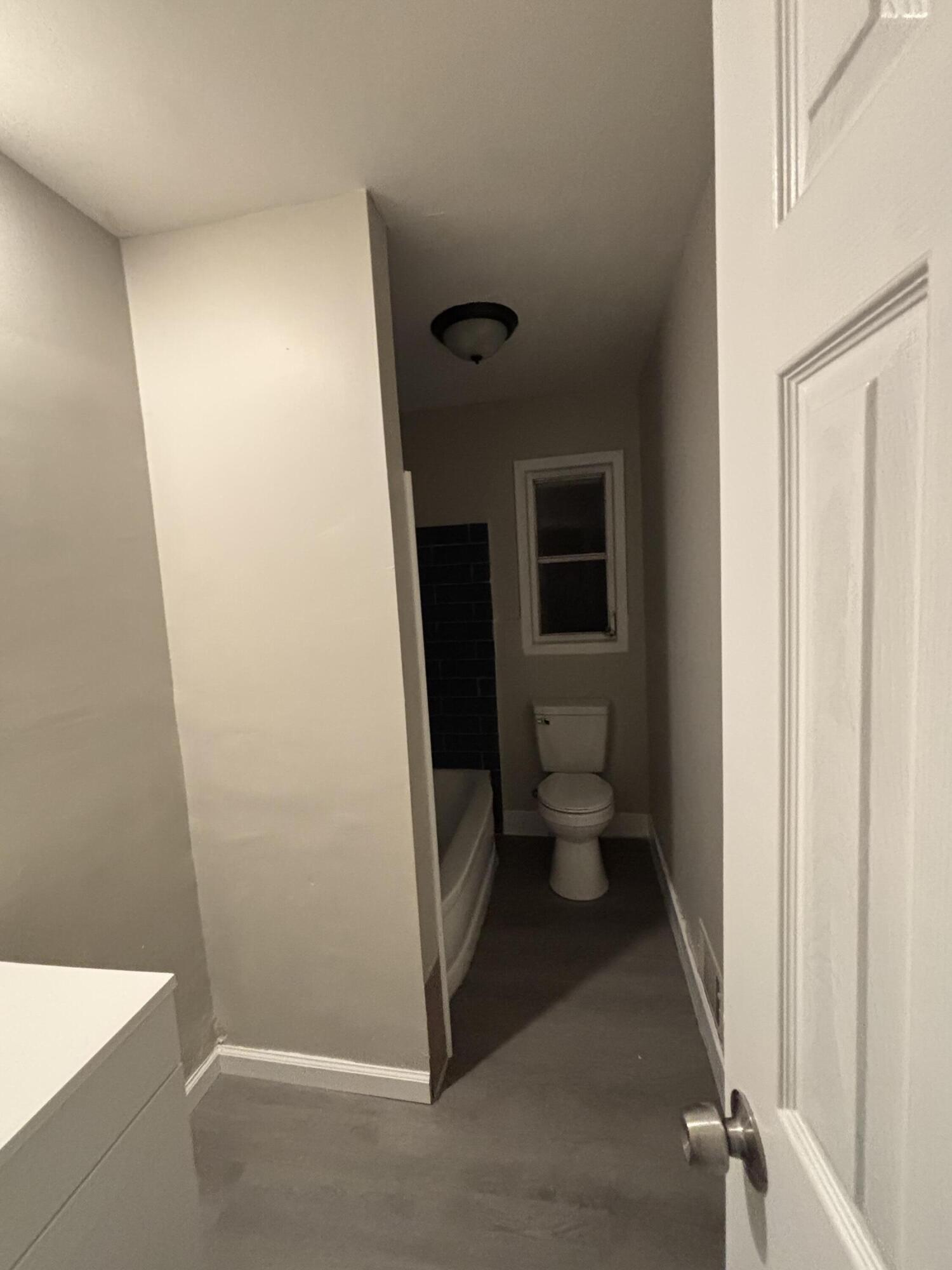 2458 Leslie Circle Property Photo 5