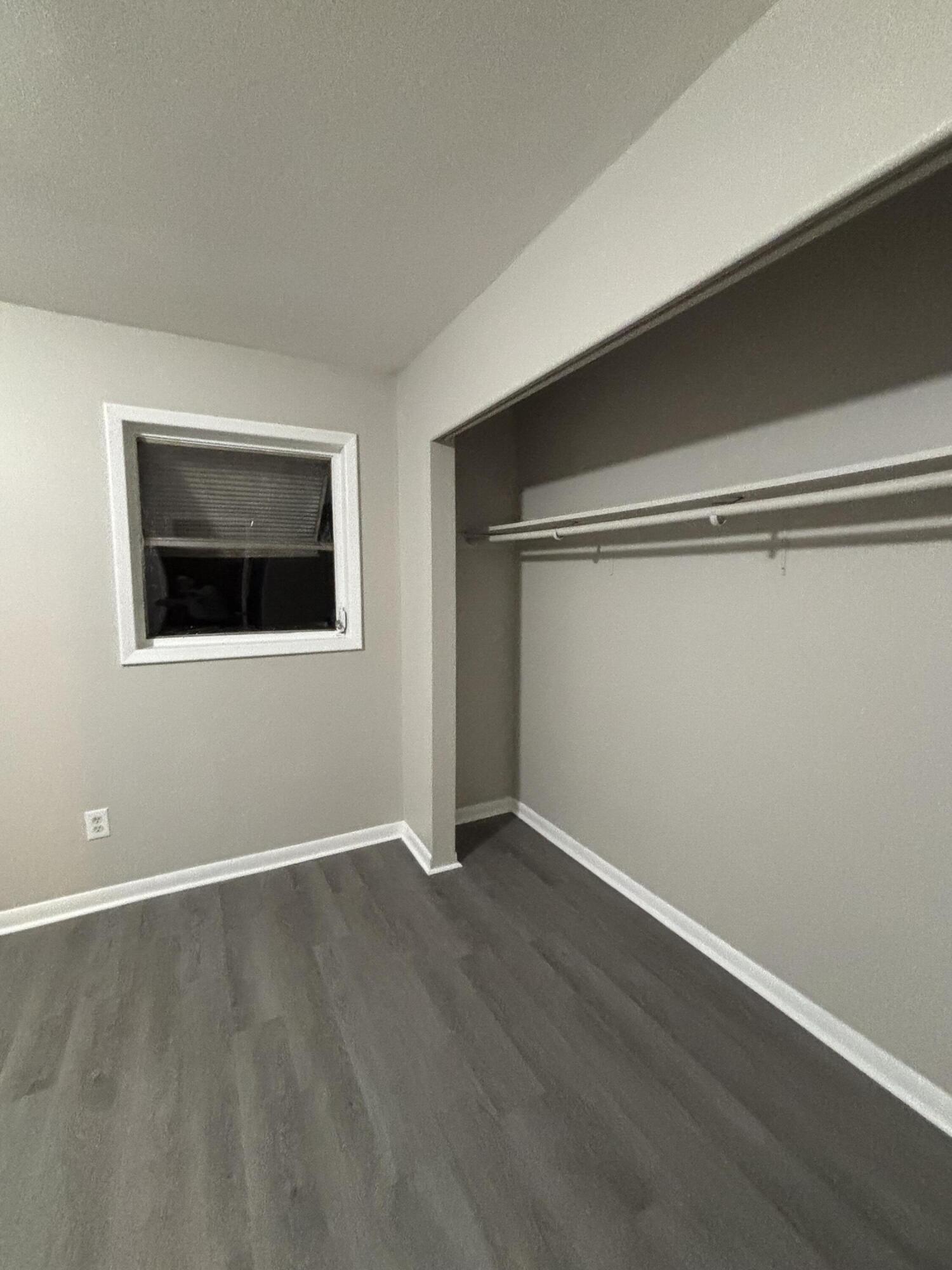 2458 Leslie Circle Property Photo 6