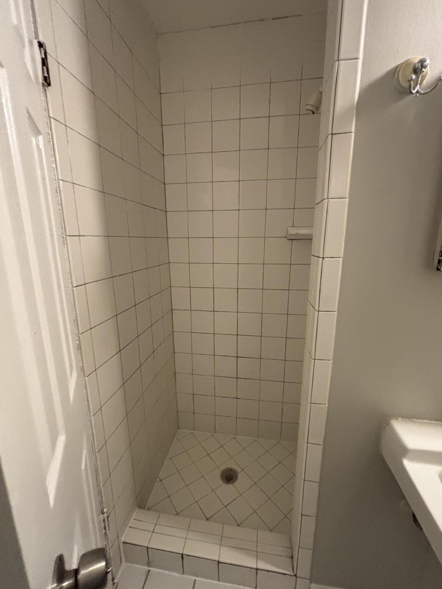 2458 Leslie Circle Property Photo 9