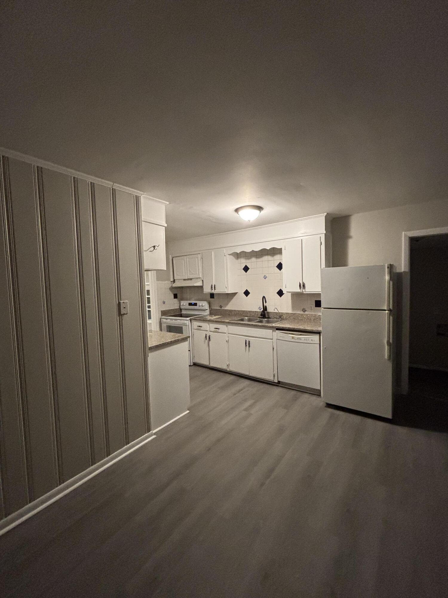 2458 Leslie Circle Property Photo 13