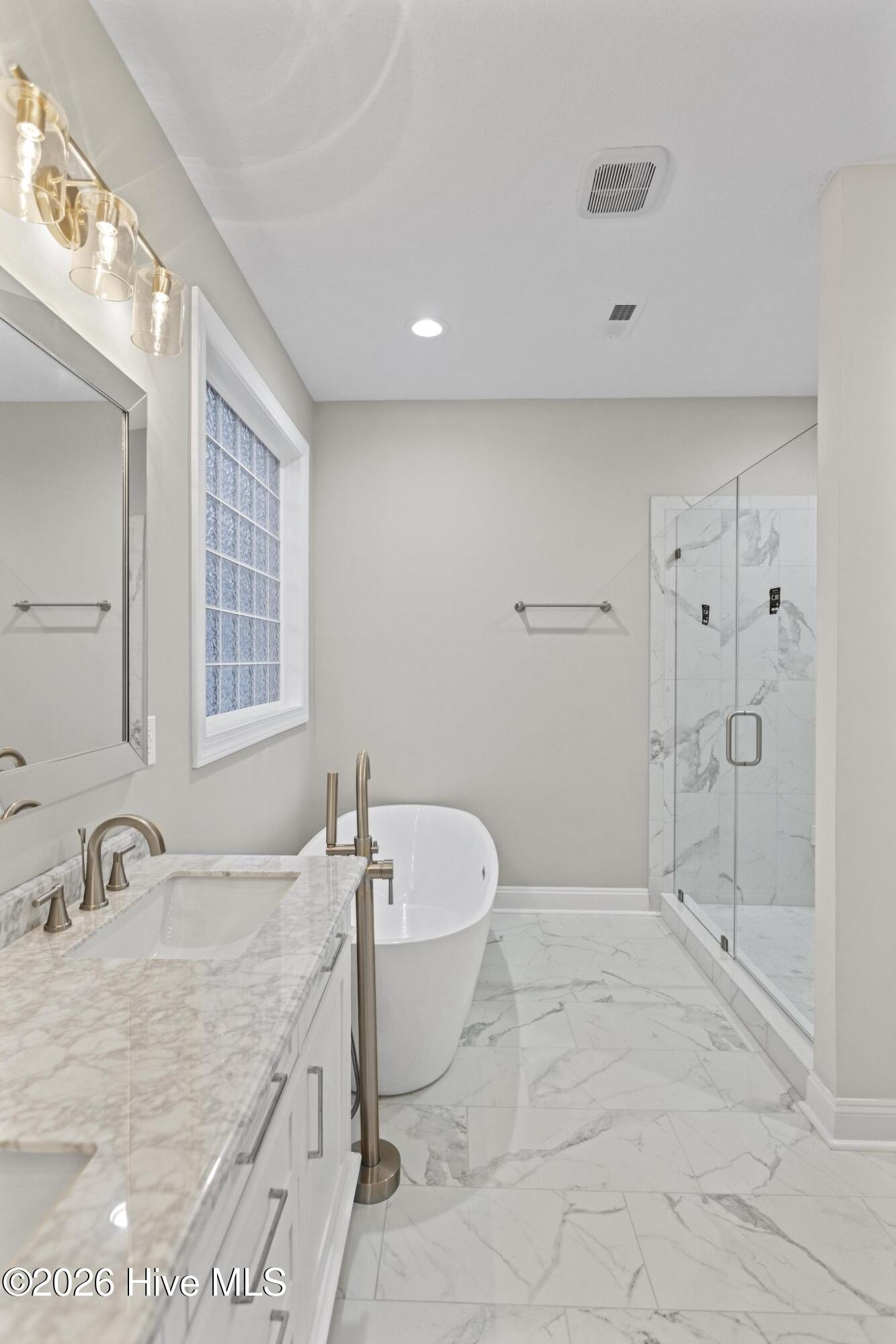 407 King Richard Court Property Photo 11