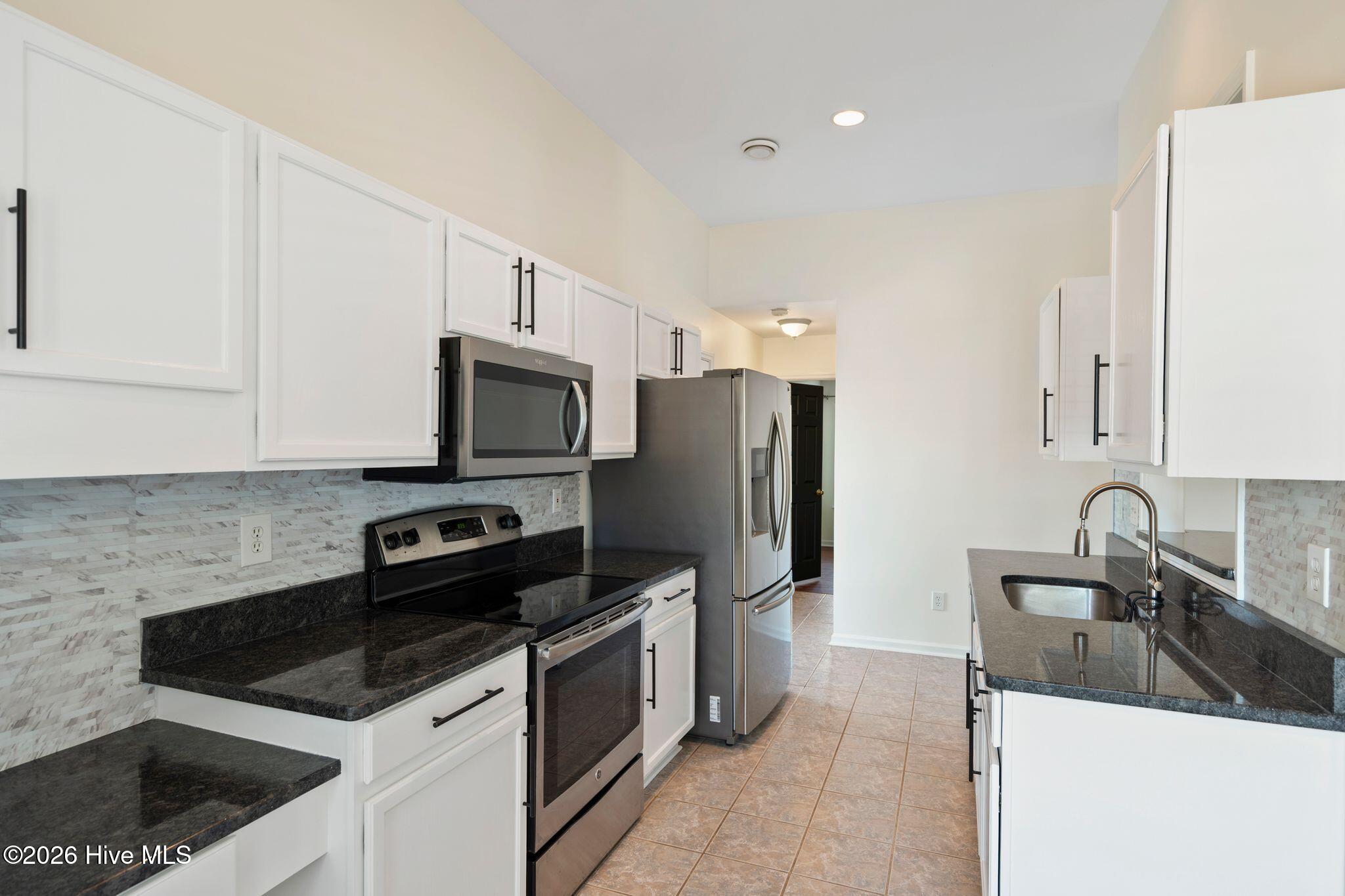 2218 Loblolly Court Property Photo 6