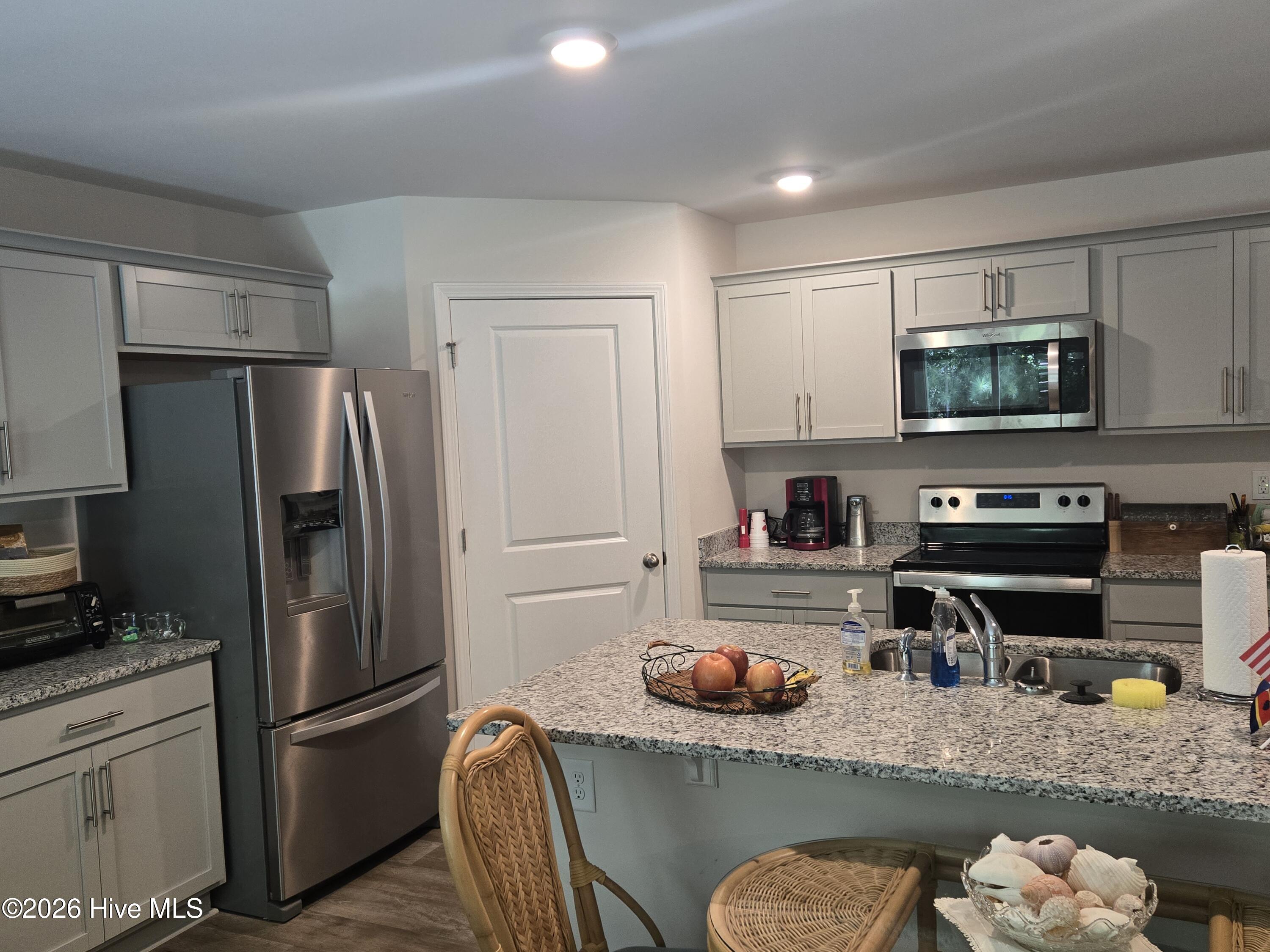 301 Stratton Place Property Photo 4
