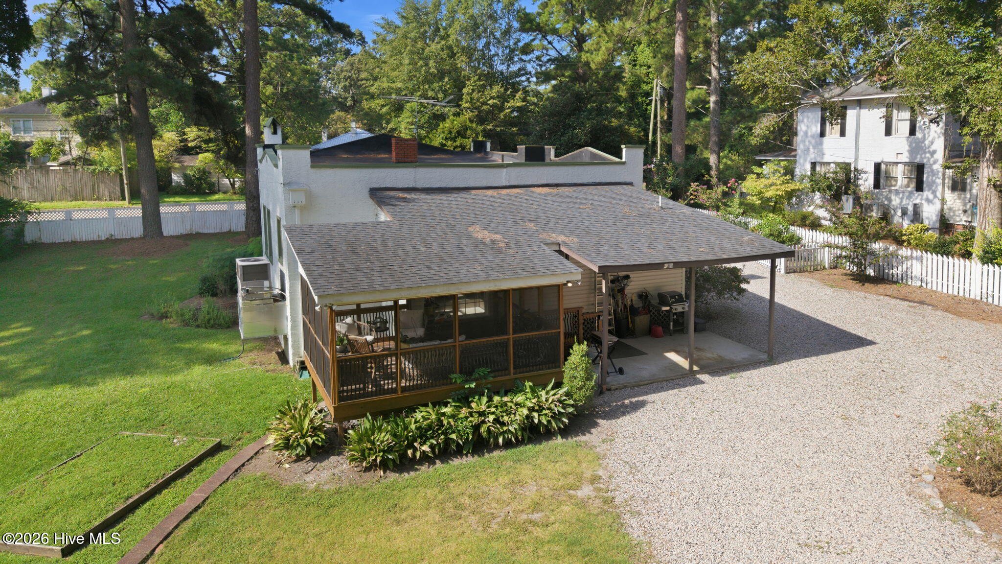 220 River Road Property Photo 8
