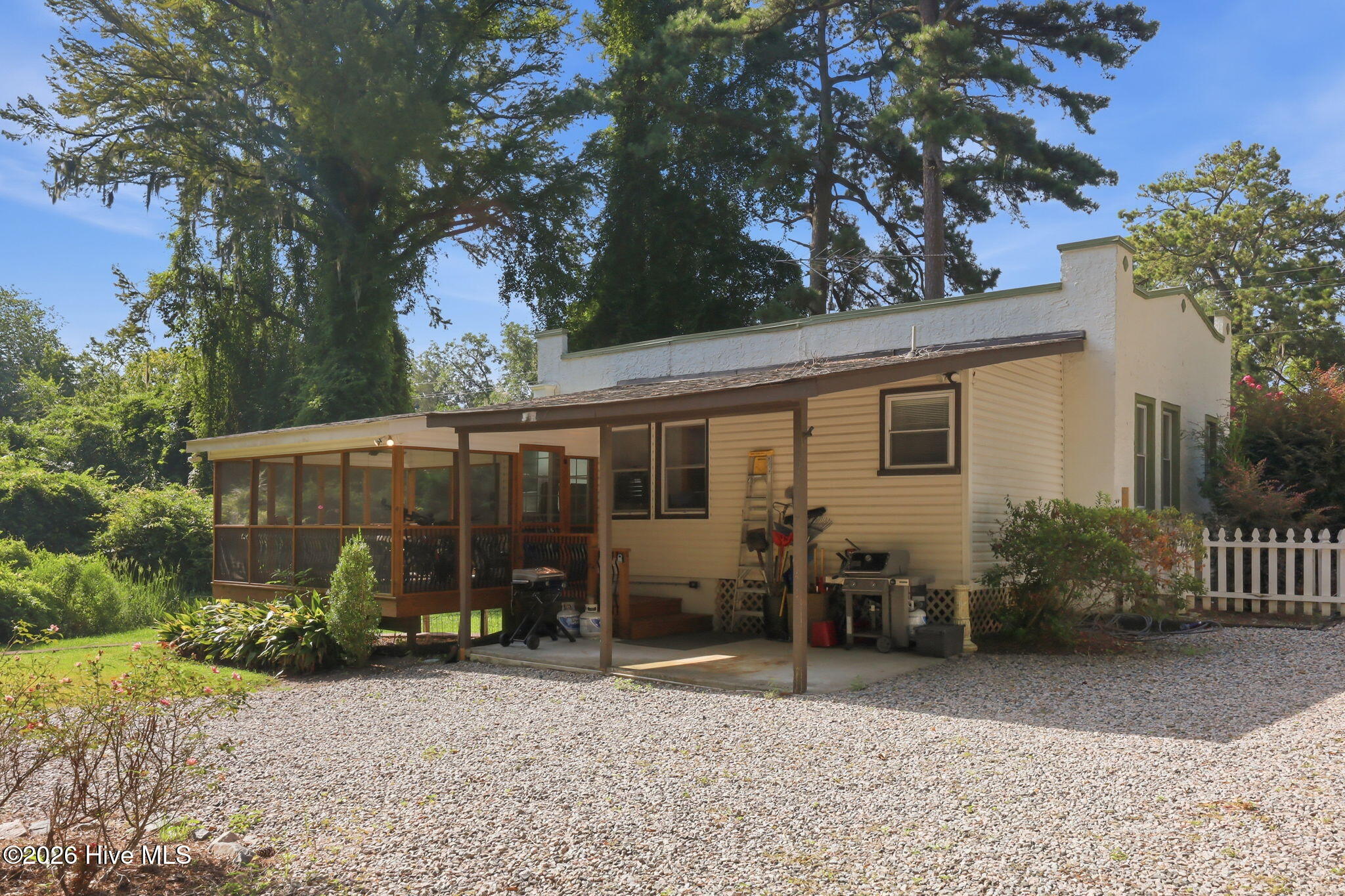 220 River Road Property Photo 11