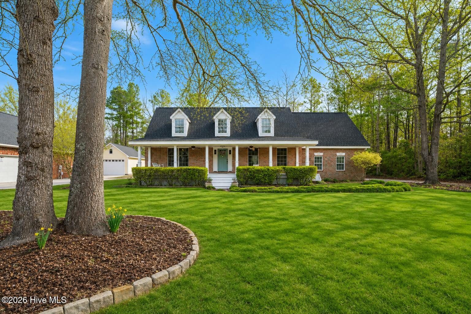 121 E Pointe Road Property Photo 1