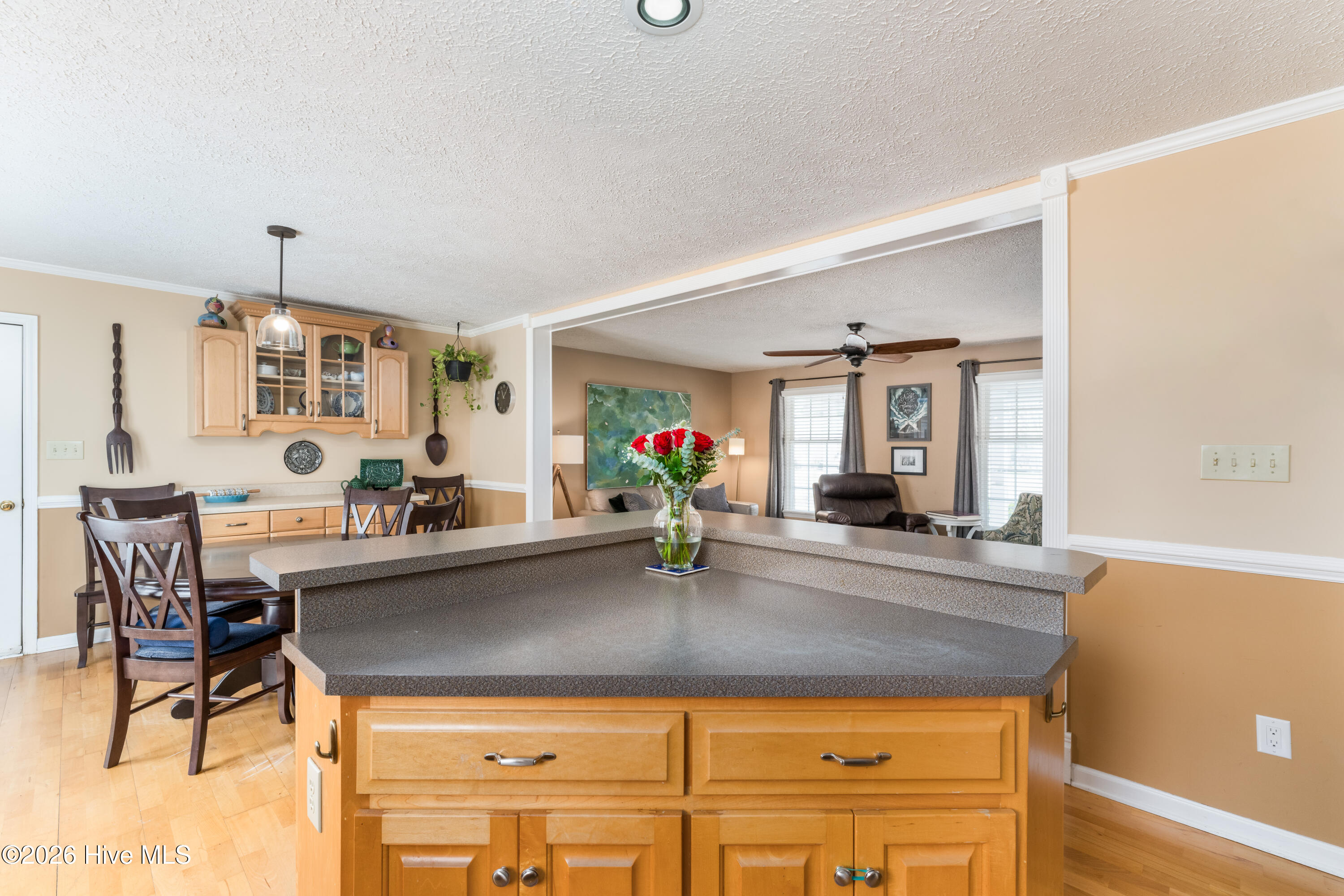 121 E Pointe Road Property Photo 4