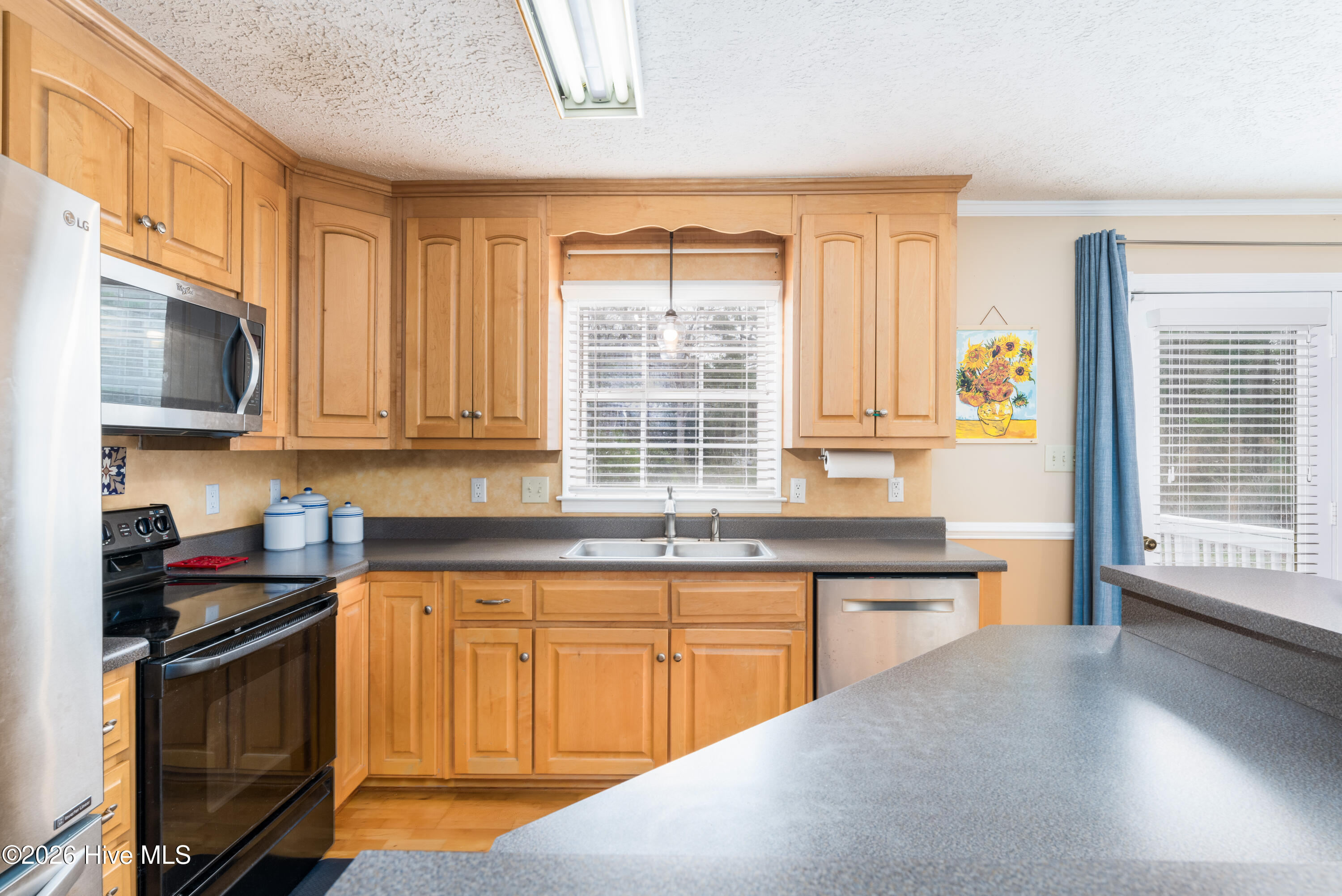 121 E Pointe Road Property Photo 9