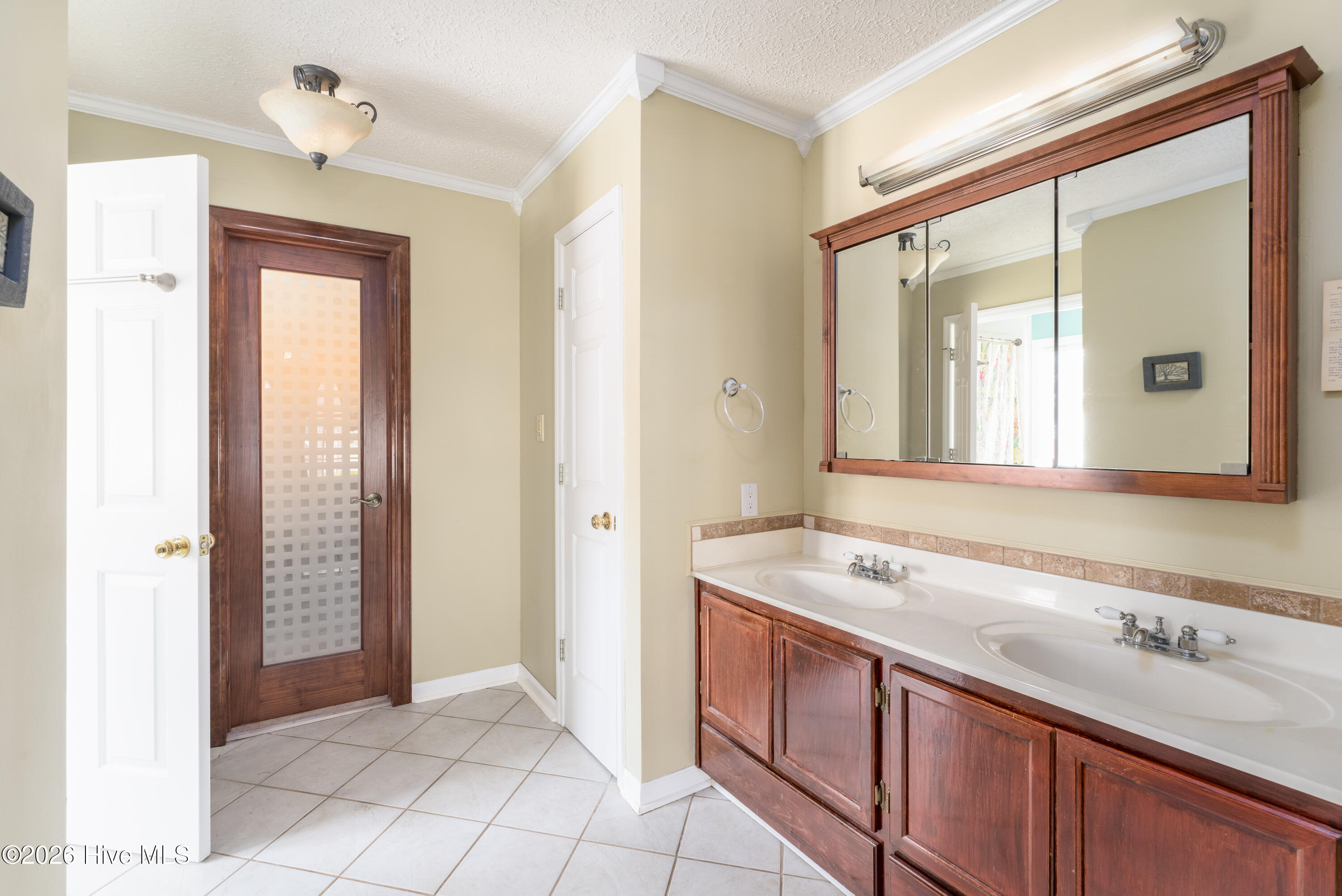 121 E Pointe Road Property Photo 12