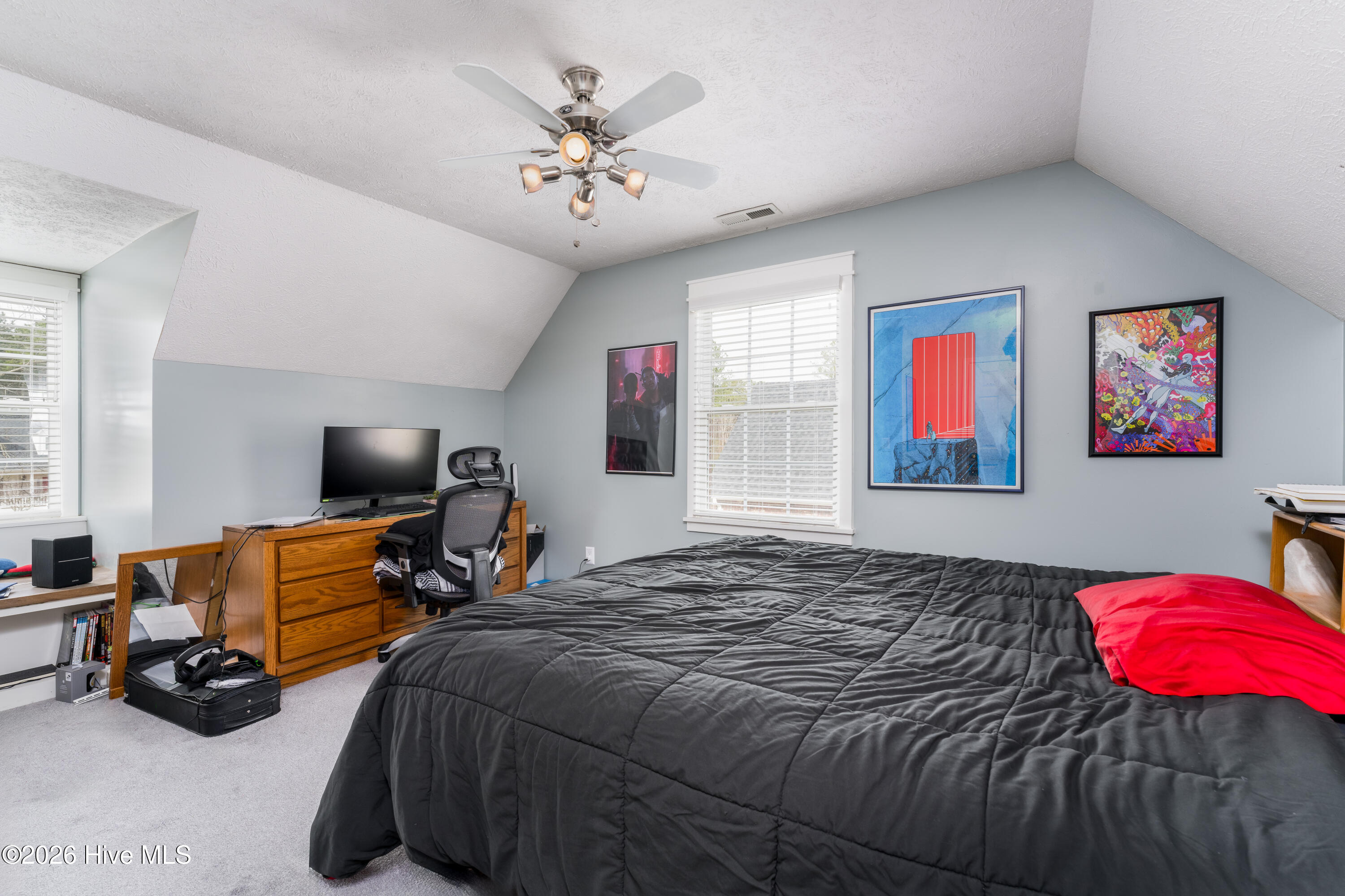121 E Pointe Road Property Photo 16