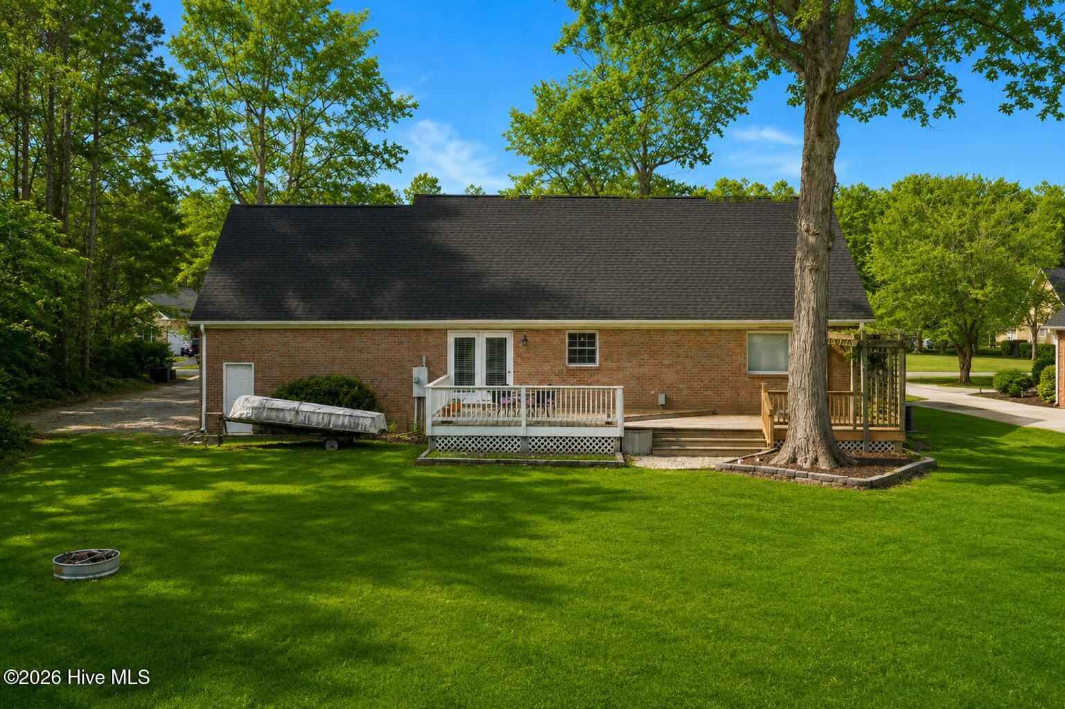 121 E Pointe Road Property Photo 22
