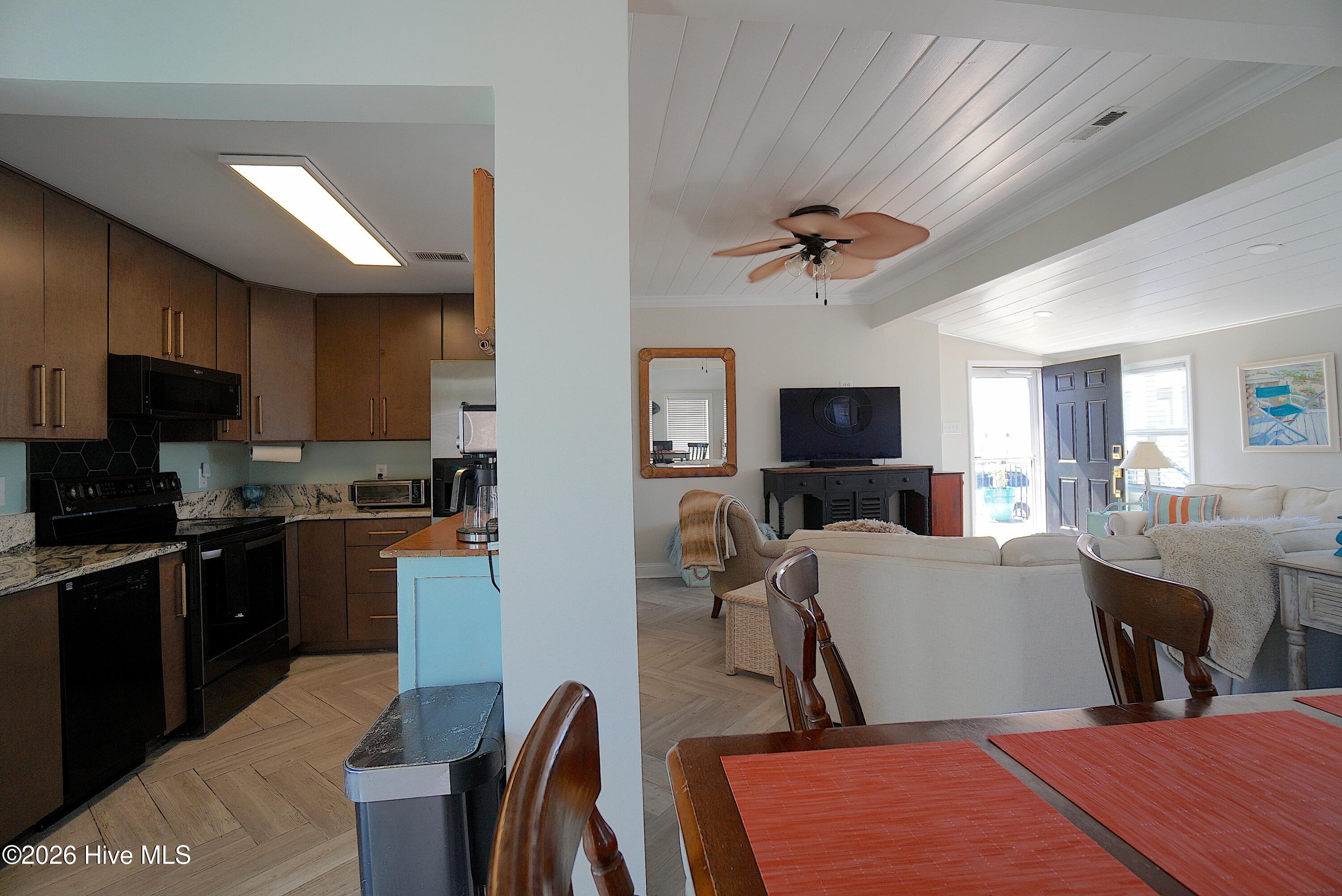 311 W Atlantic Boulevard Property Photo 6