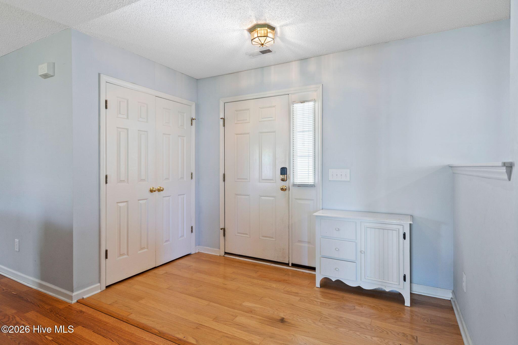 7323 Rabbit Hollow Drive Property Photo 4